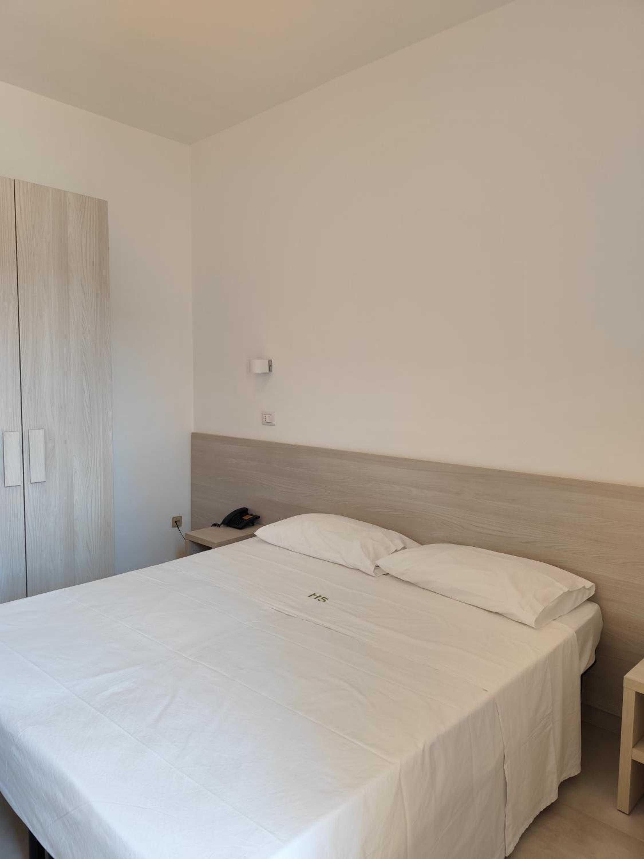 Double Room - Photo 4