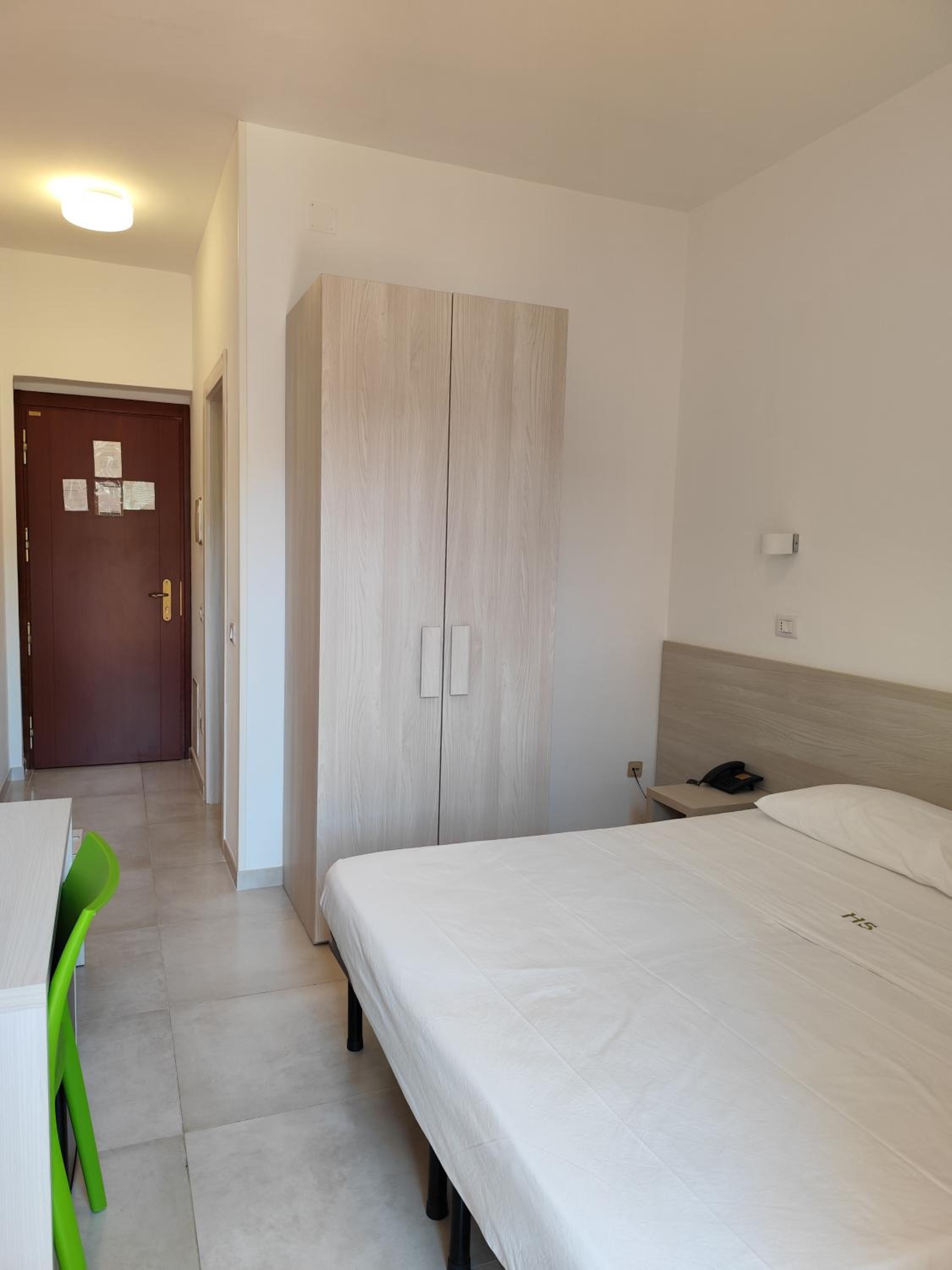 Double Room - Photo 5