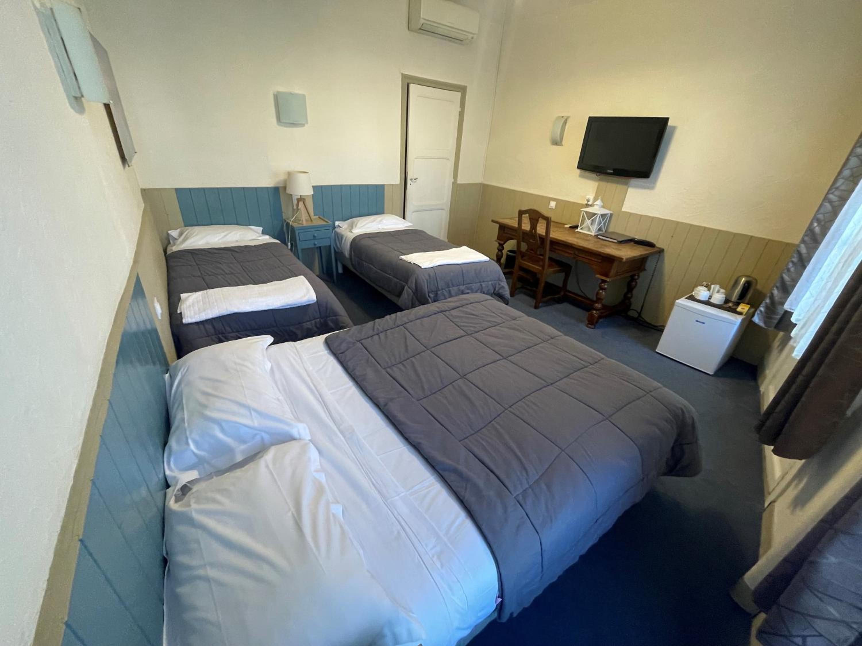 Classic Quadruple Room photo 2