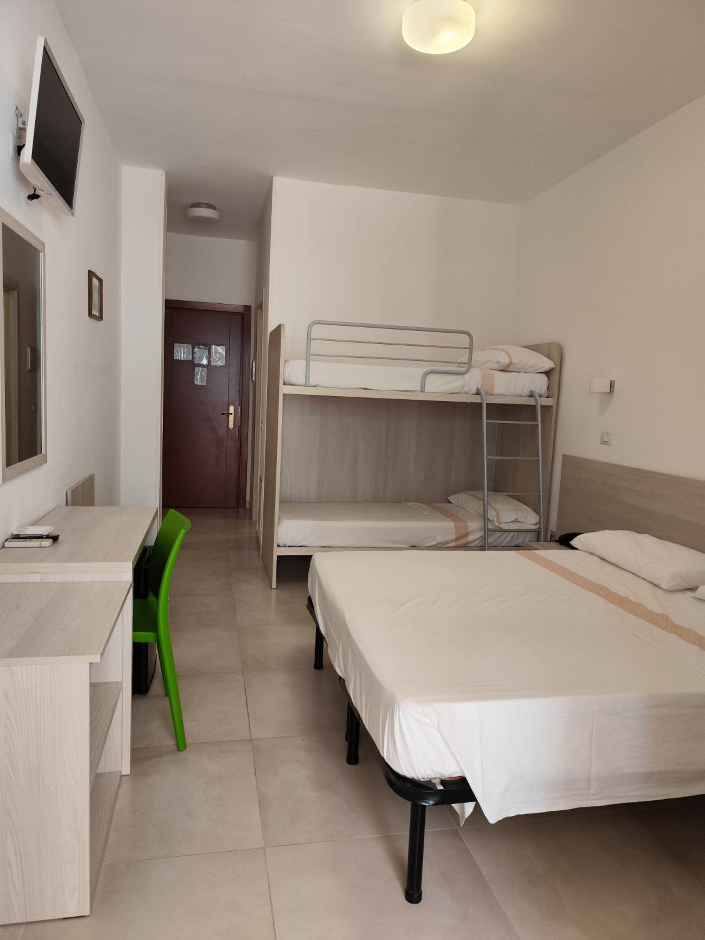 Quadruple Room - Photo 2