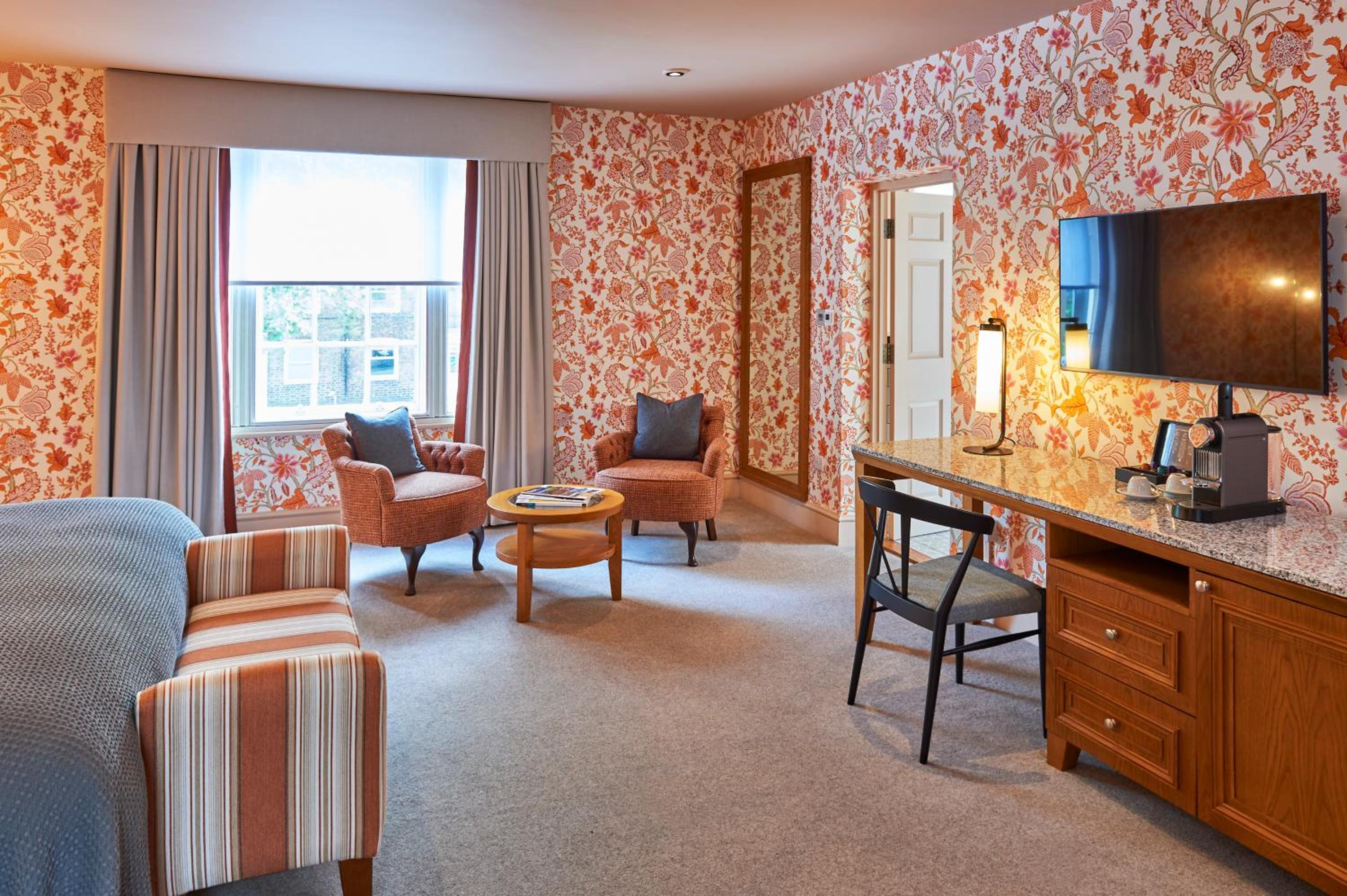 Deluxe Room - Photo 6