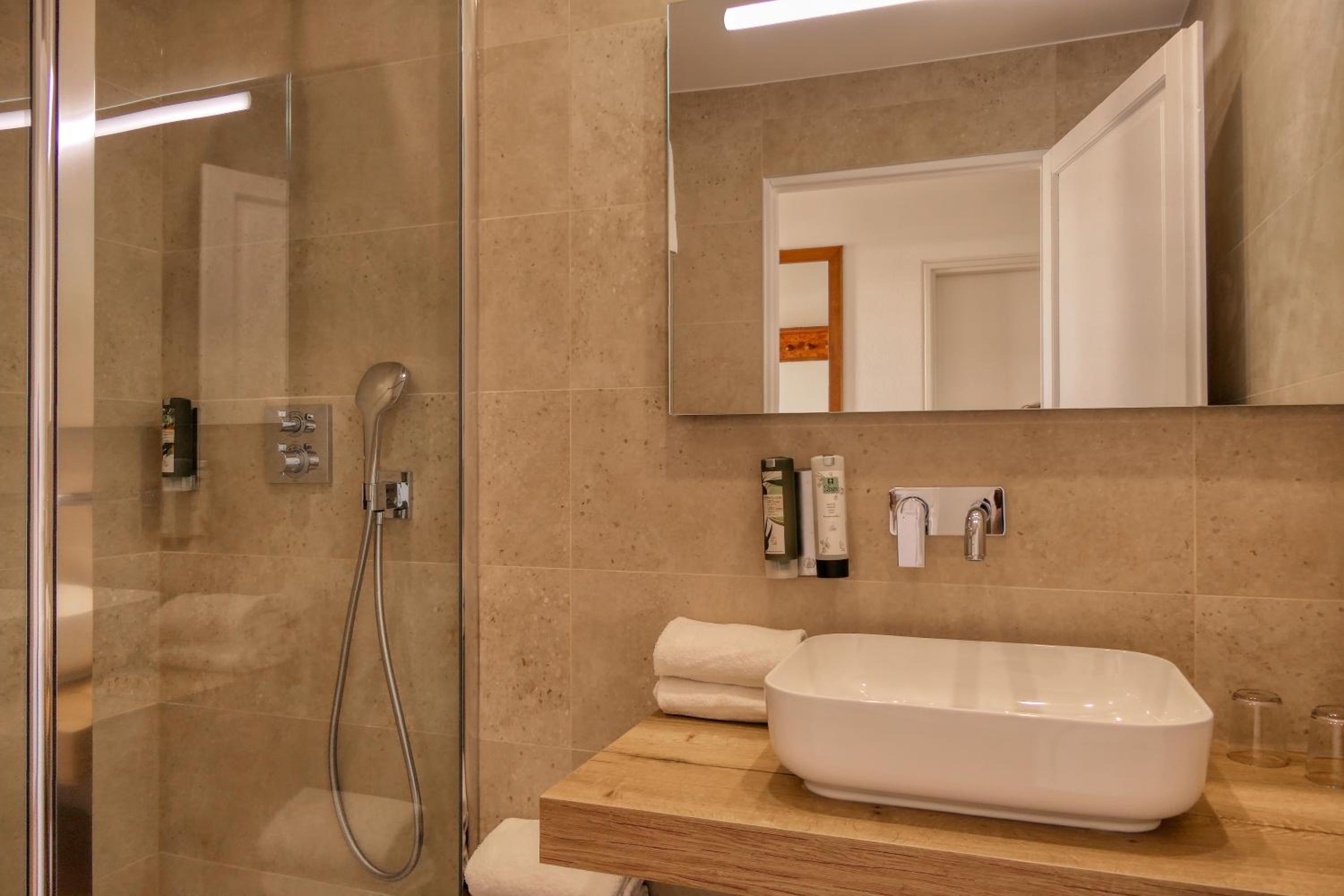 Triple Room with Pool View - Photo 2