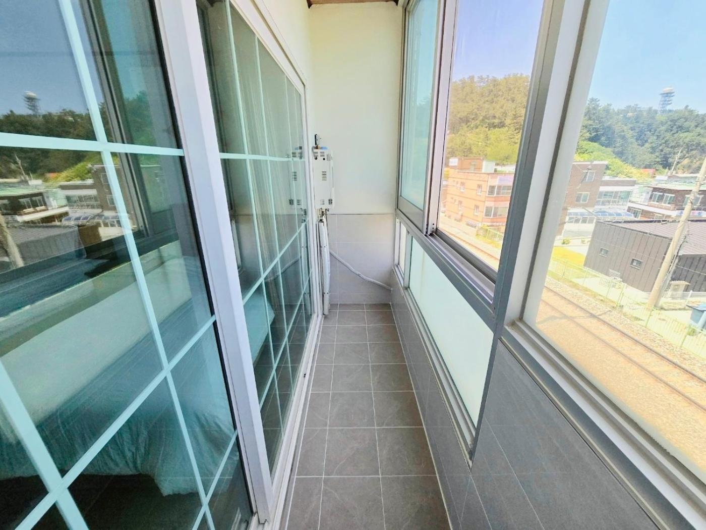 Twin Room with Sea View photo 3