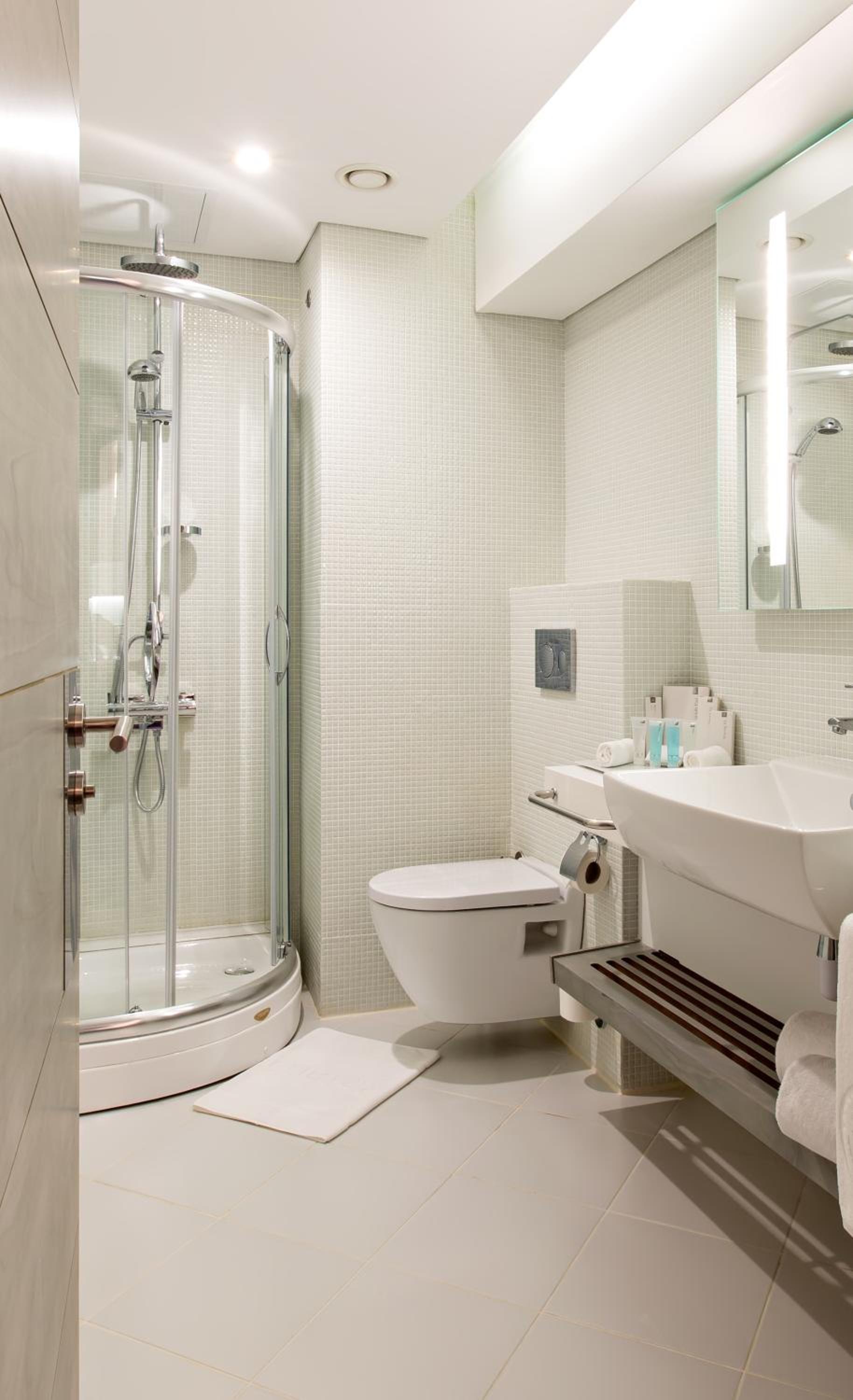 One Bedroom Suite with City View photo 3