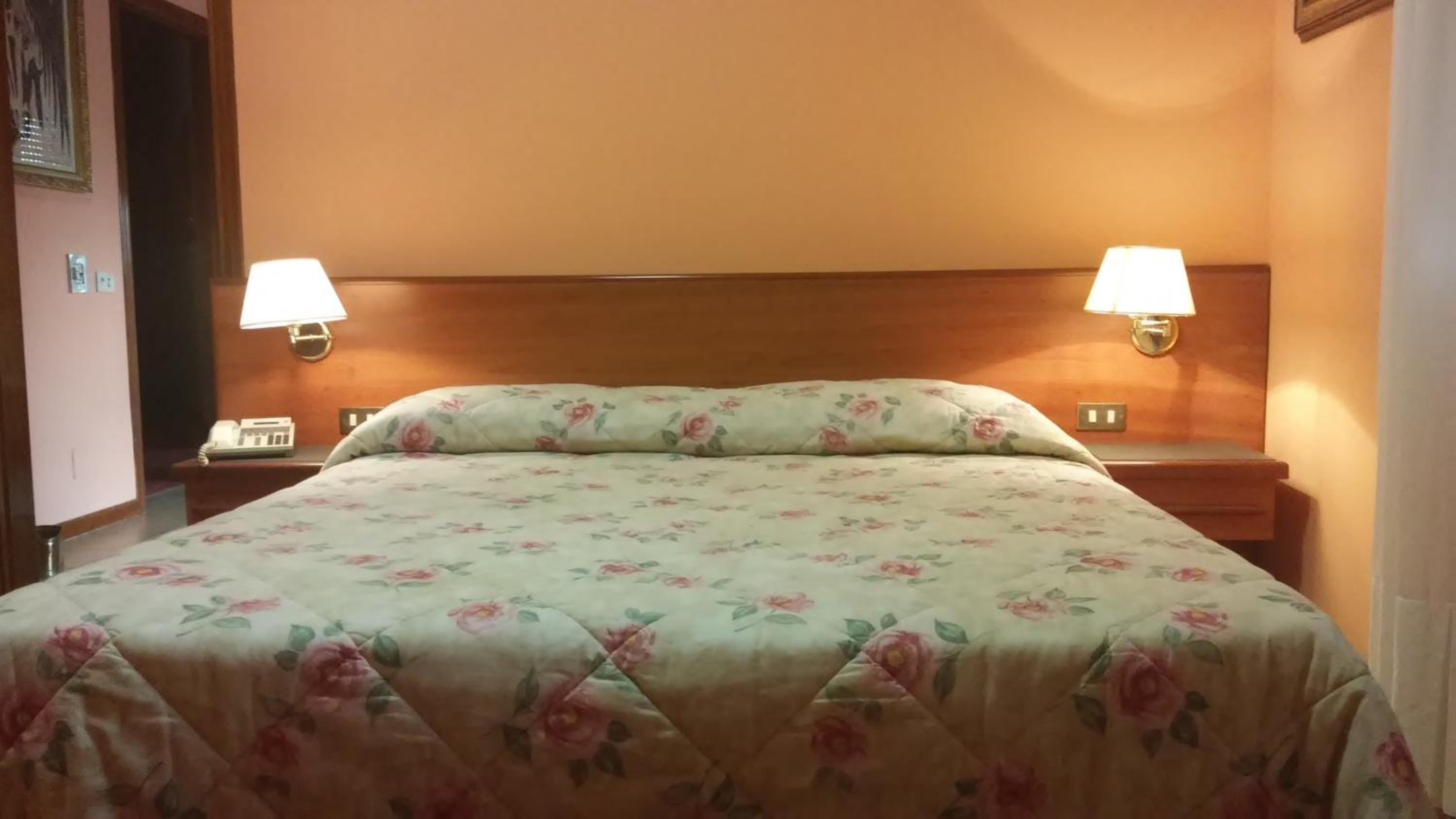 Double Room with Private Bathroom photo 2