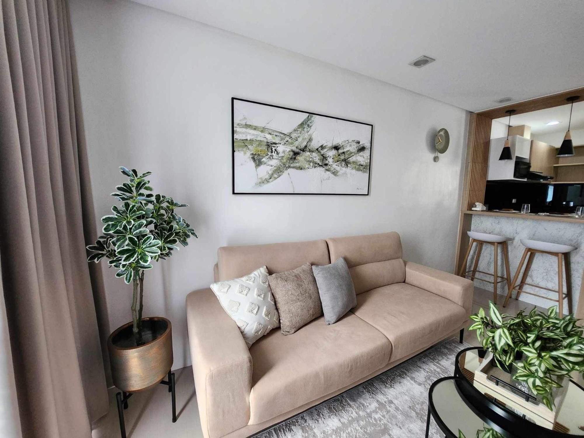 One-Bedroom Apartment photo 1