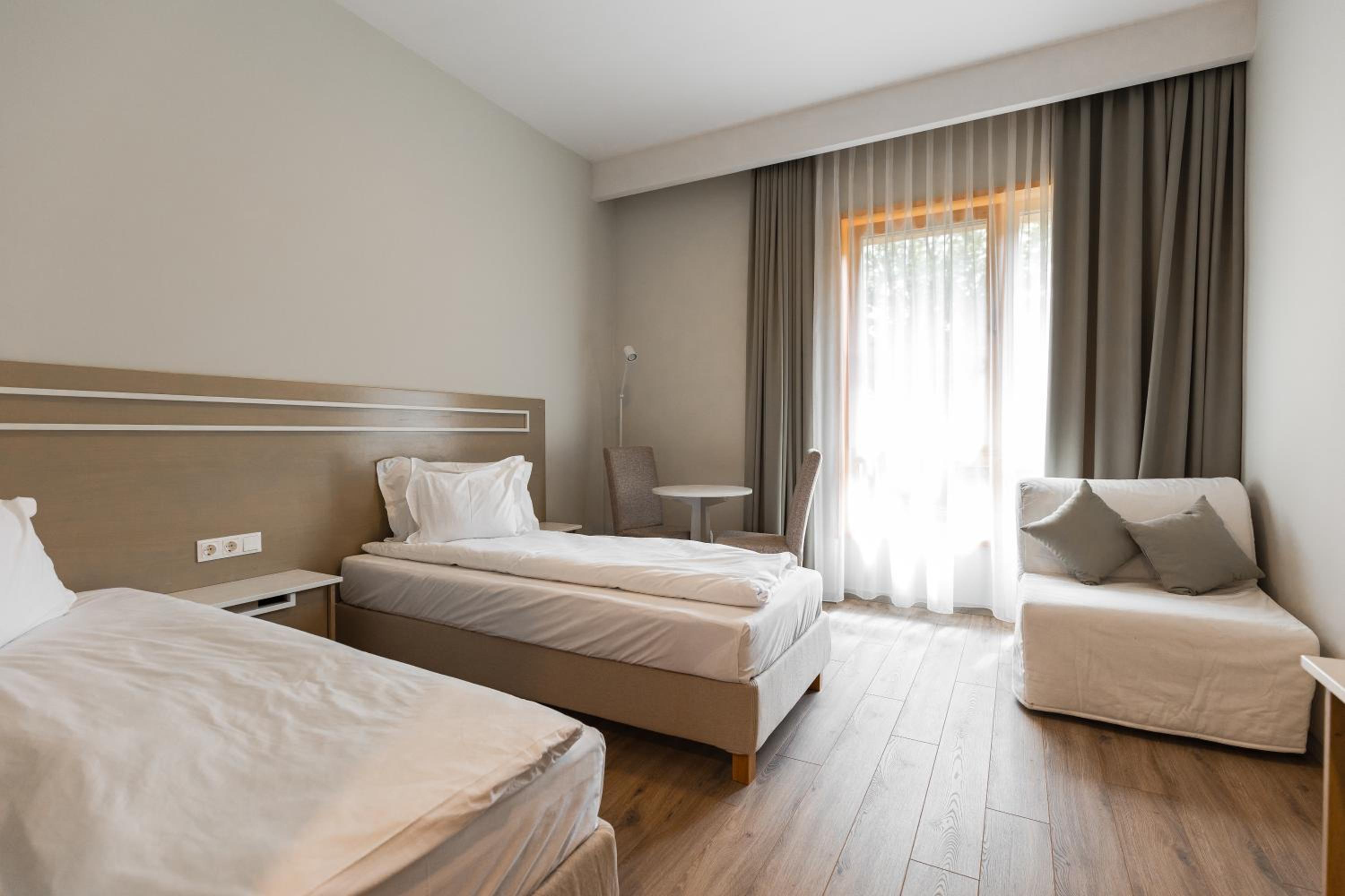 Large Twin Room photo 1