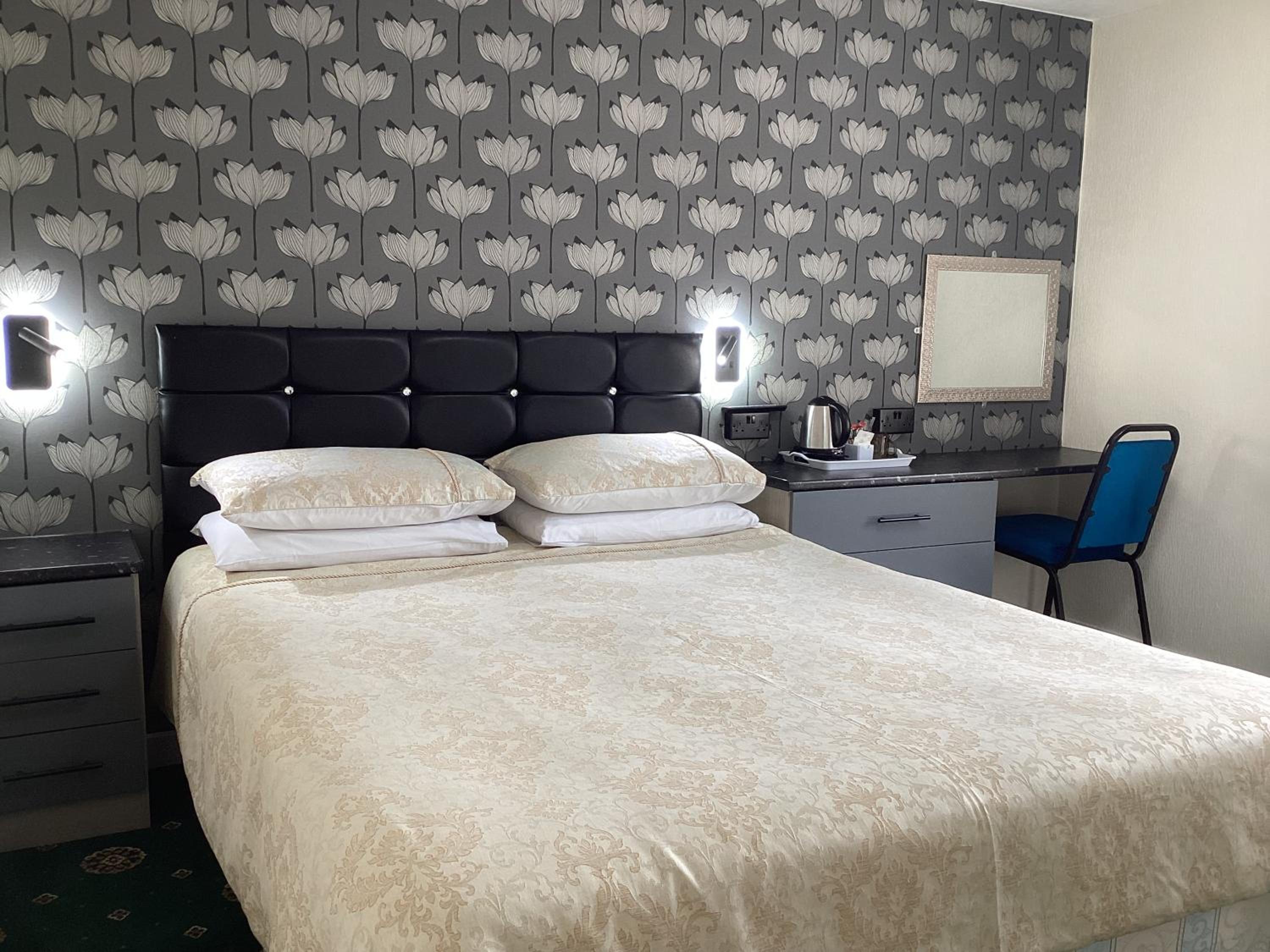Double Room - Photo 2