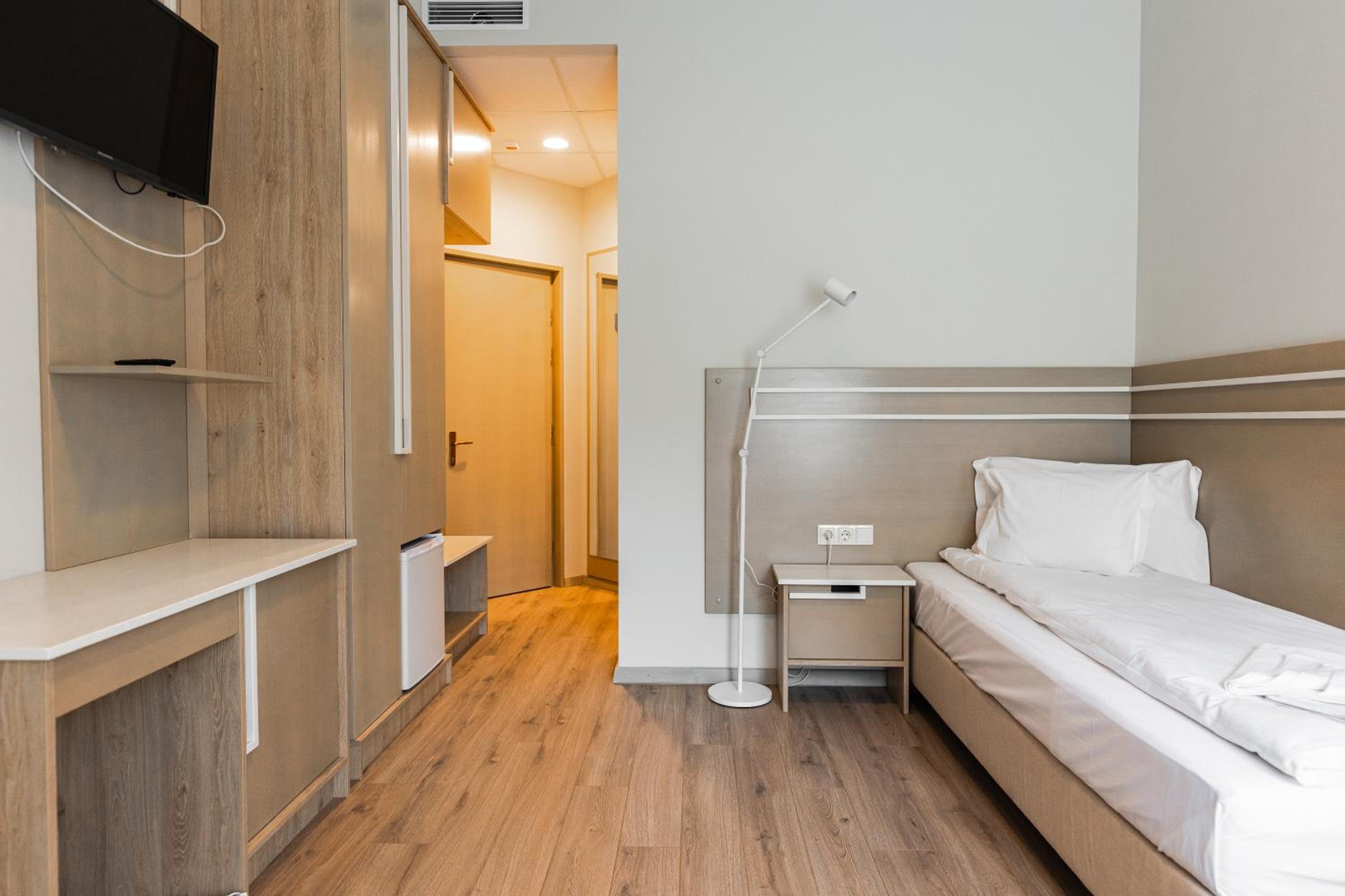 Single Room with Private Bathroom photo 3
