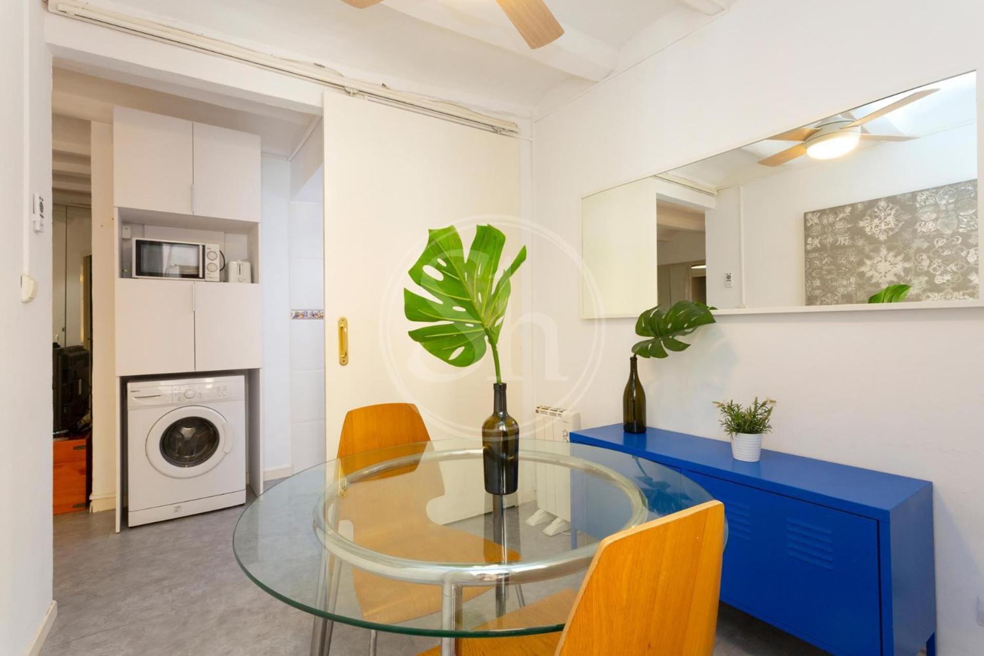 One-Bedroom Apartment photo 2