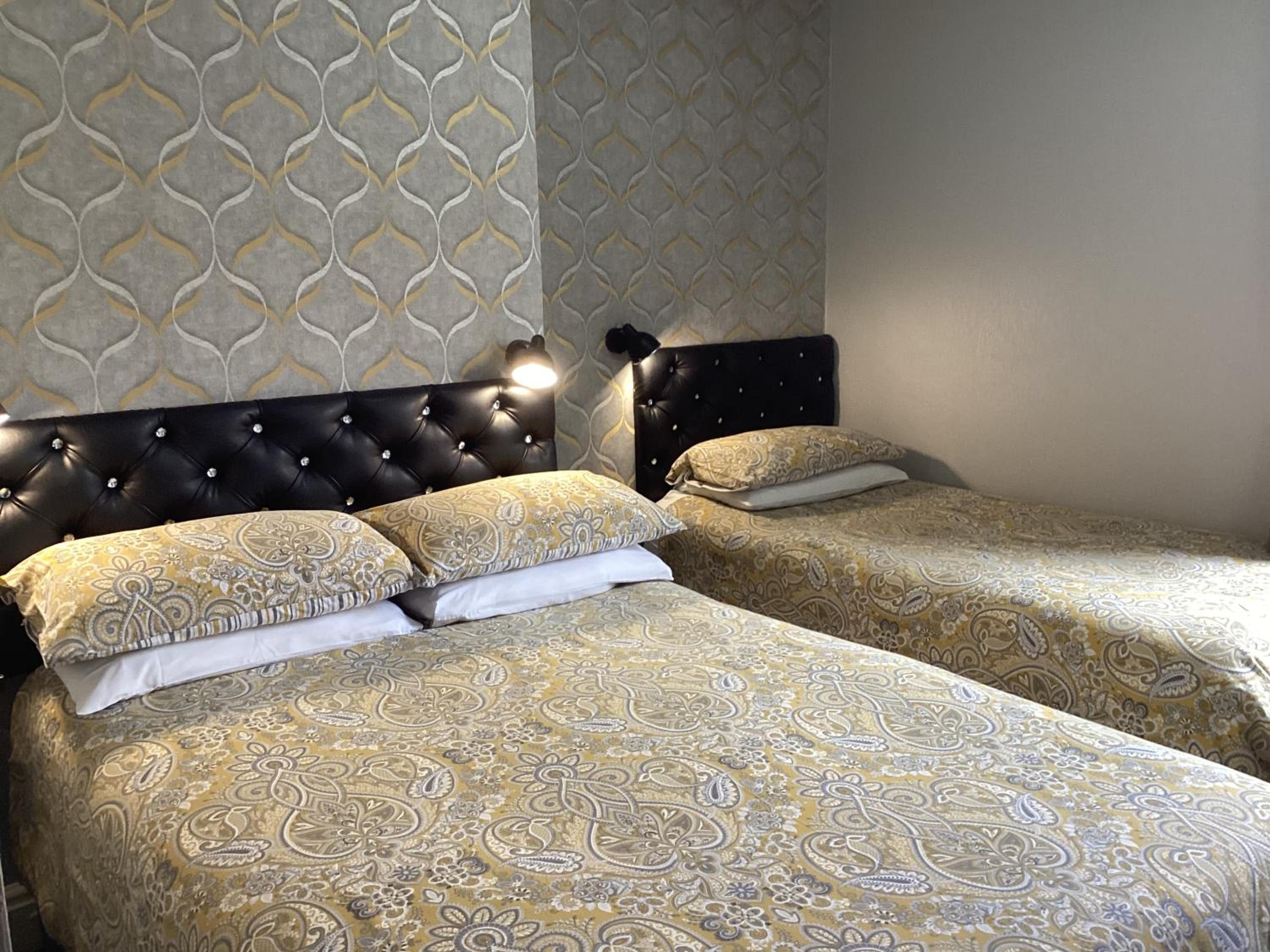 Double Room with Extra Bed - Photo 8