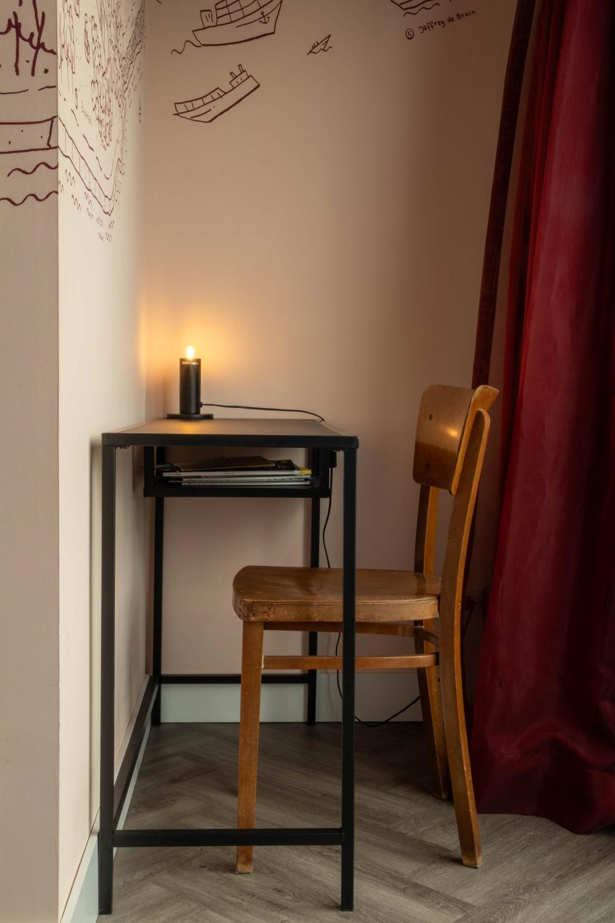 Deluxe Double Room with Balcony - Photo 11