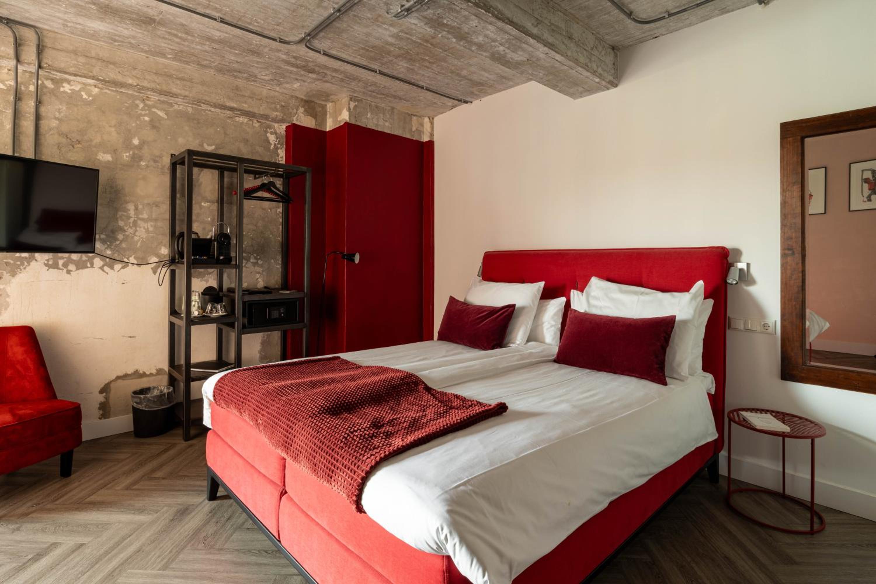 Deluxe Double Room with Balcony - Photo 1