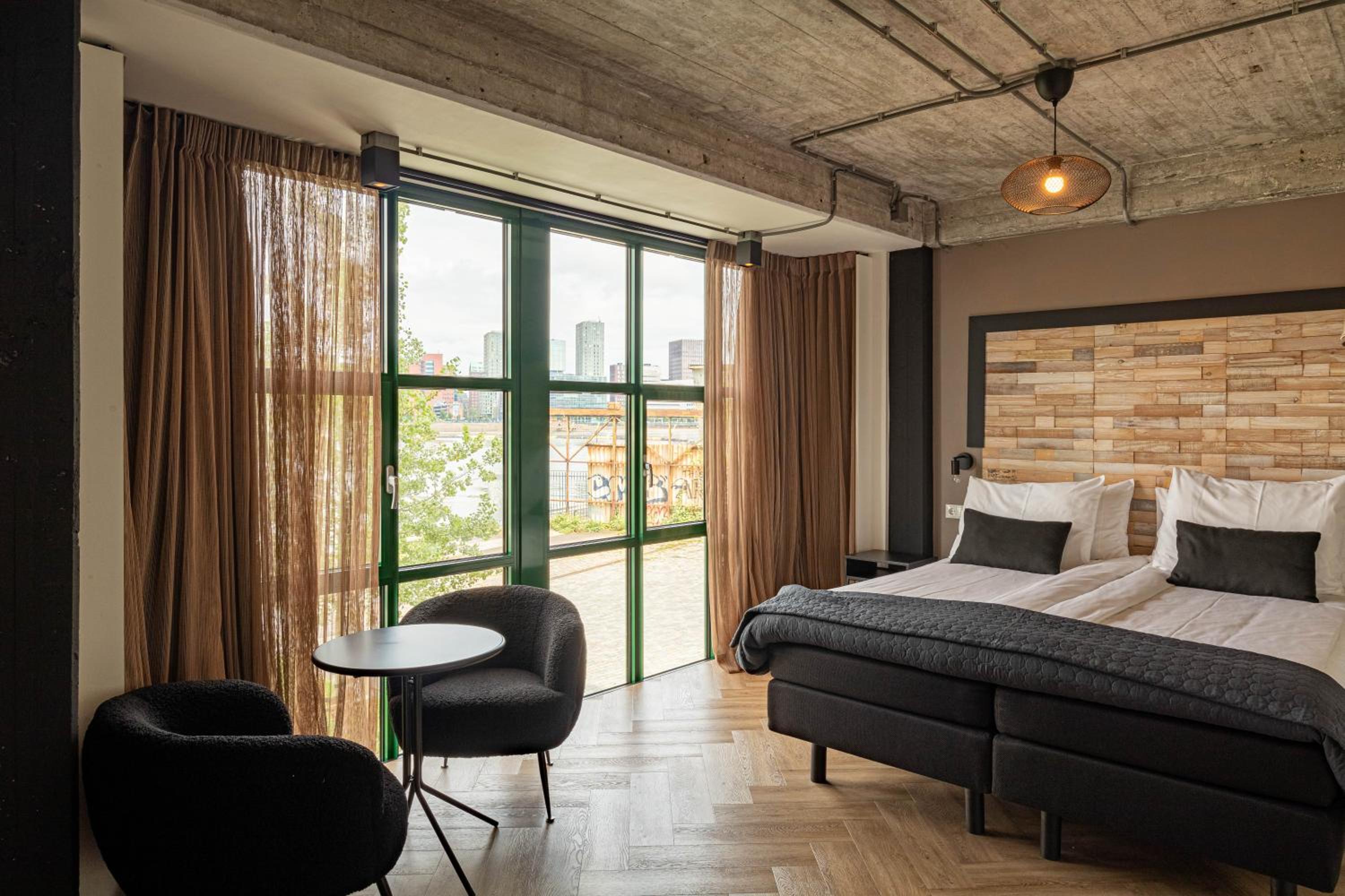 Large Double Room photo 1