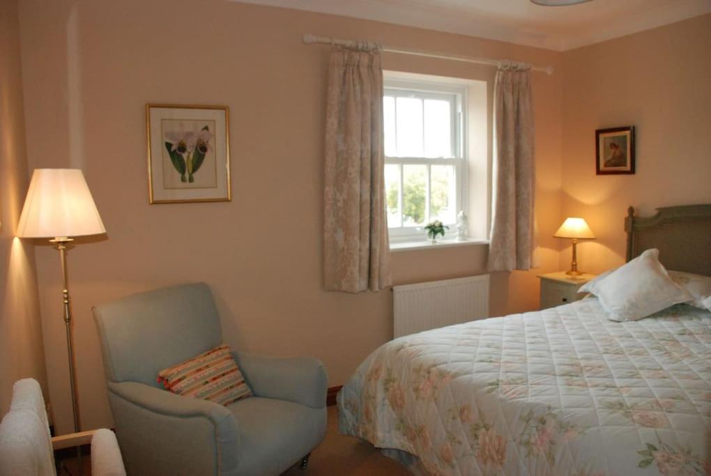 Three-Bedroom House photo 3