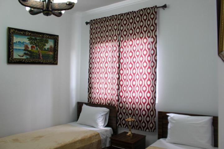 Twin Room with Private Bathroom photo 3