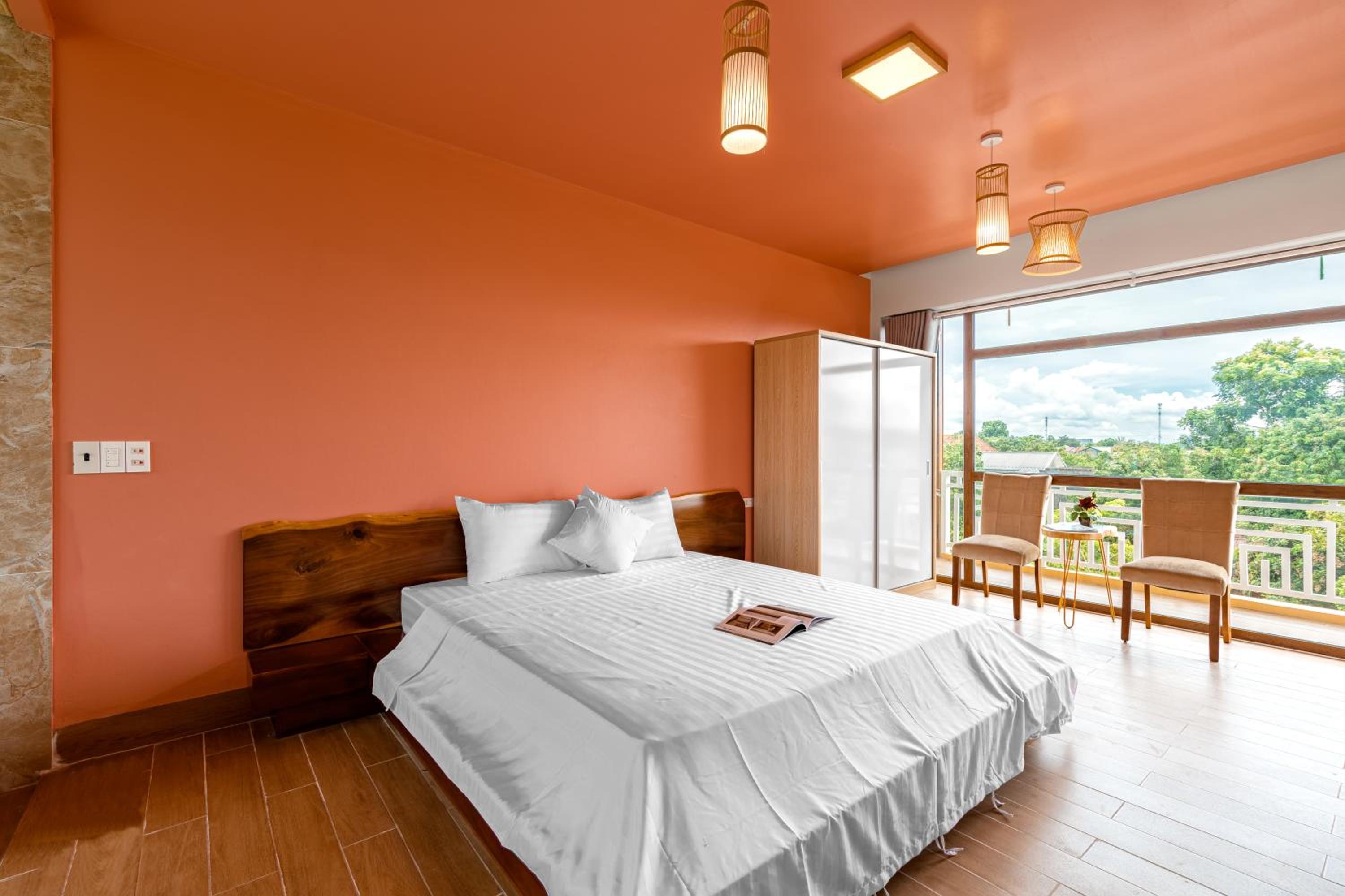 King Room with Mountain View photo 2