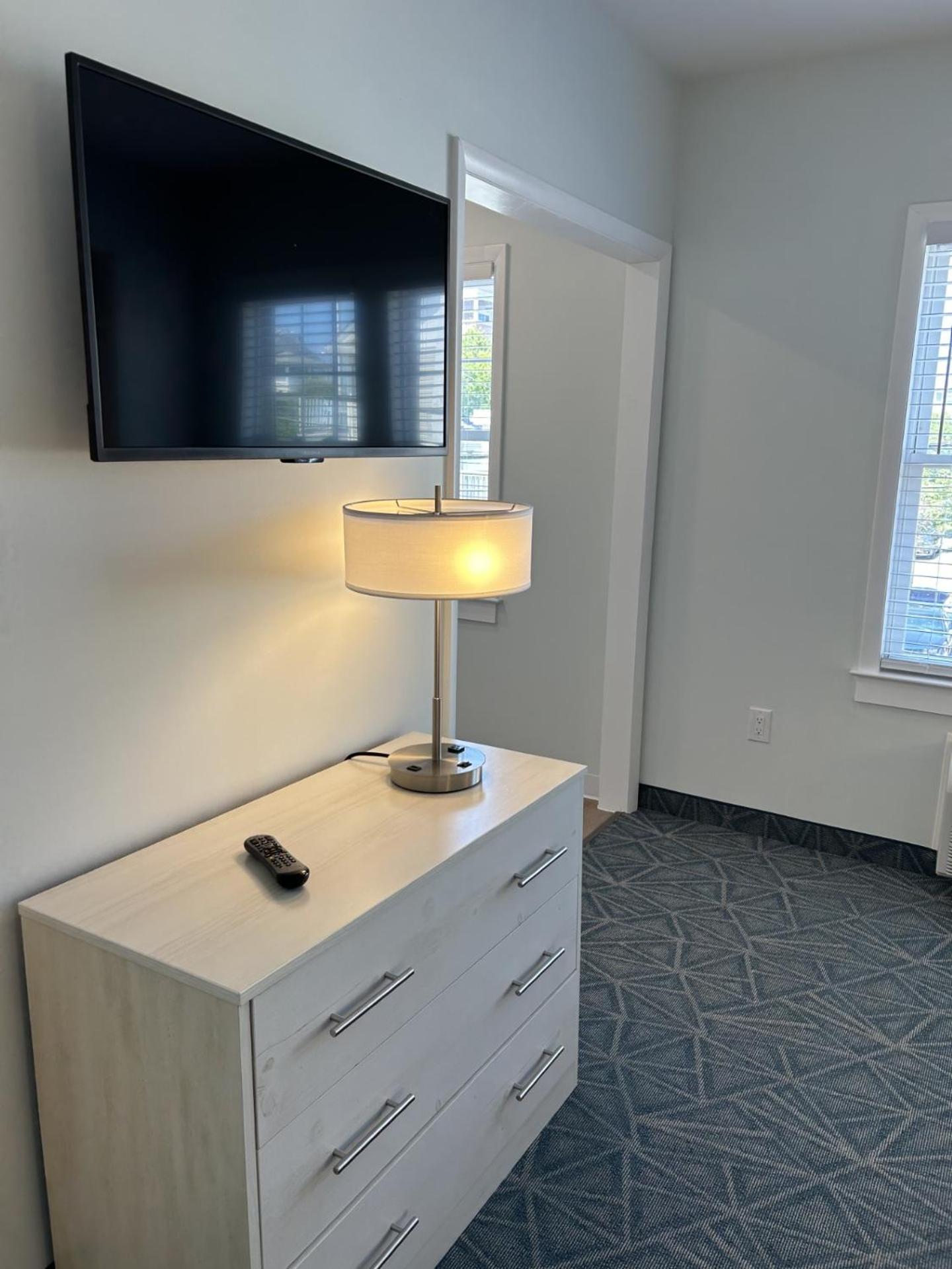 Deluxe Family Suite - Photo 5
