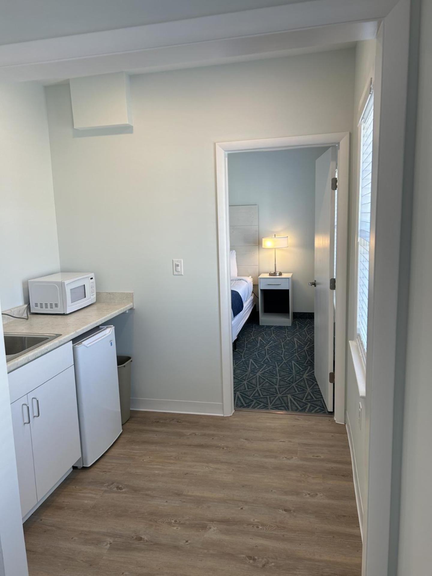 Deluxe Family Suite - Photo 4