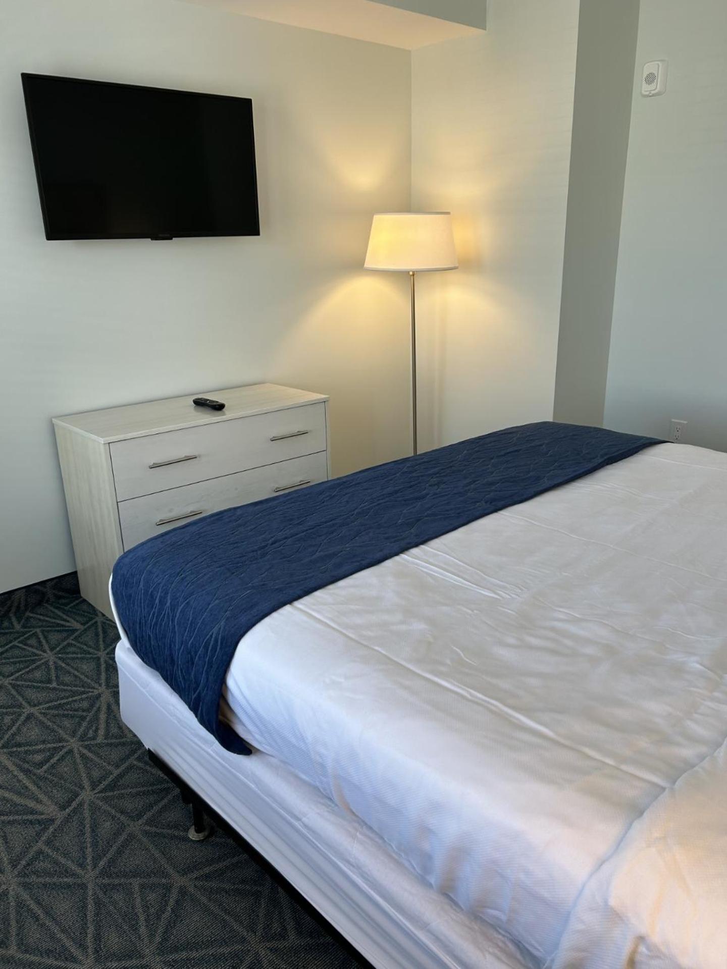 Deluxe Family Suite - Photo 6