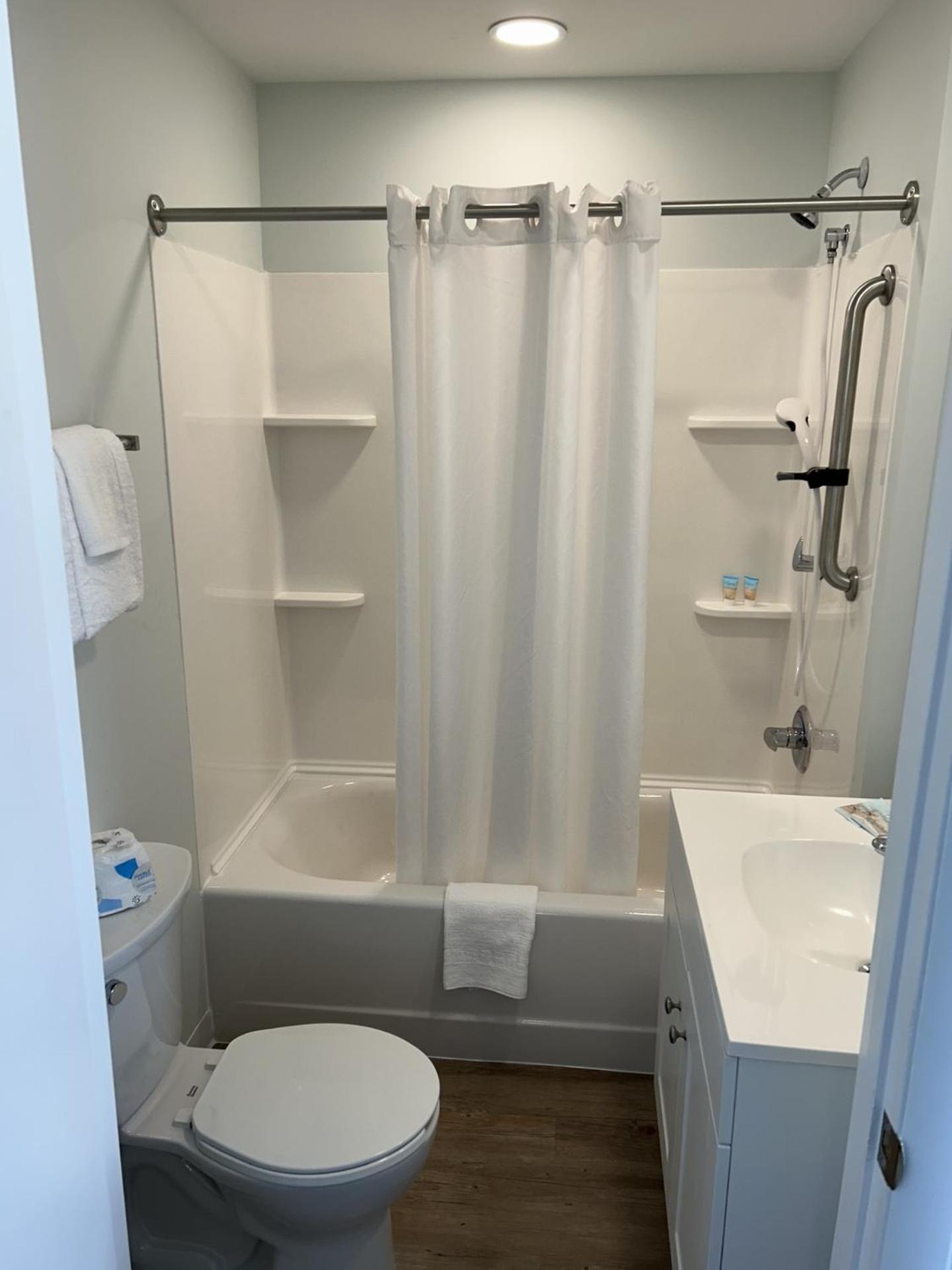 Deluxe Family Suite - Photo 7