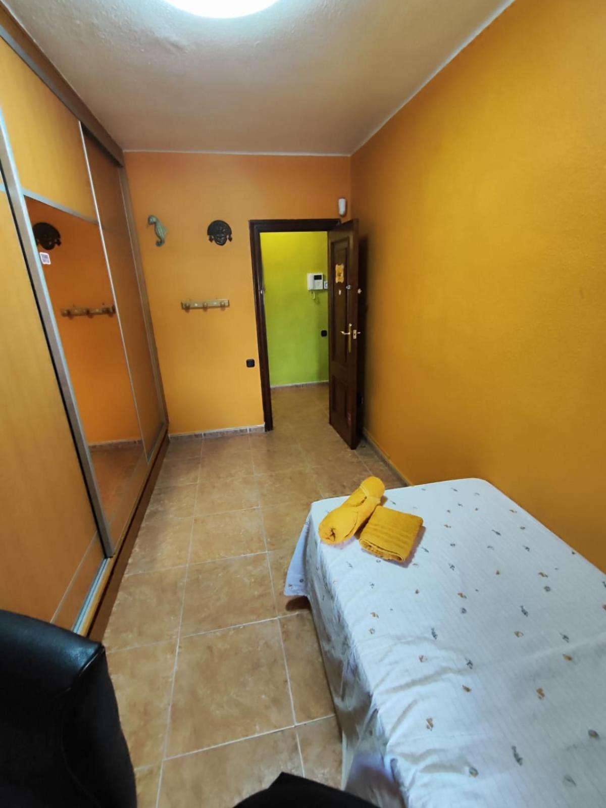 Habitación individual con baño compartido