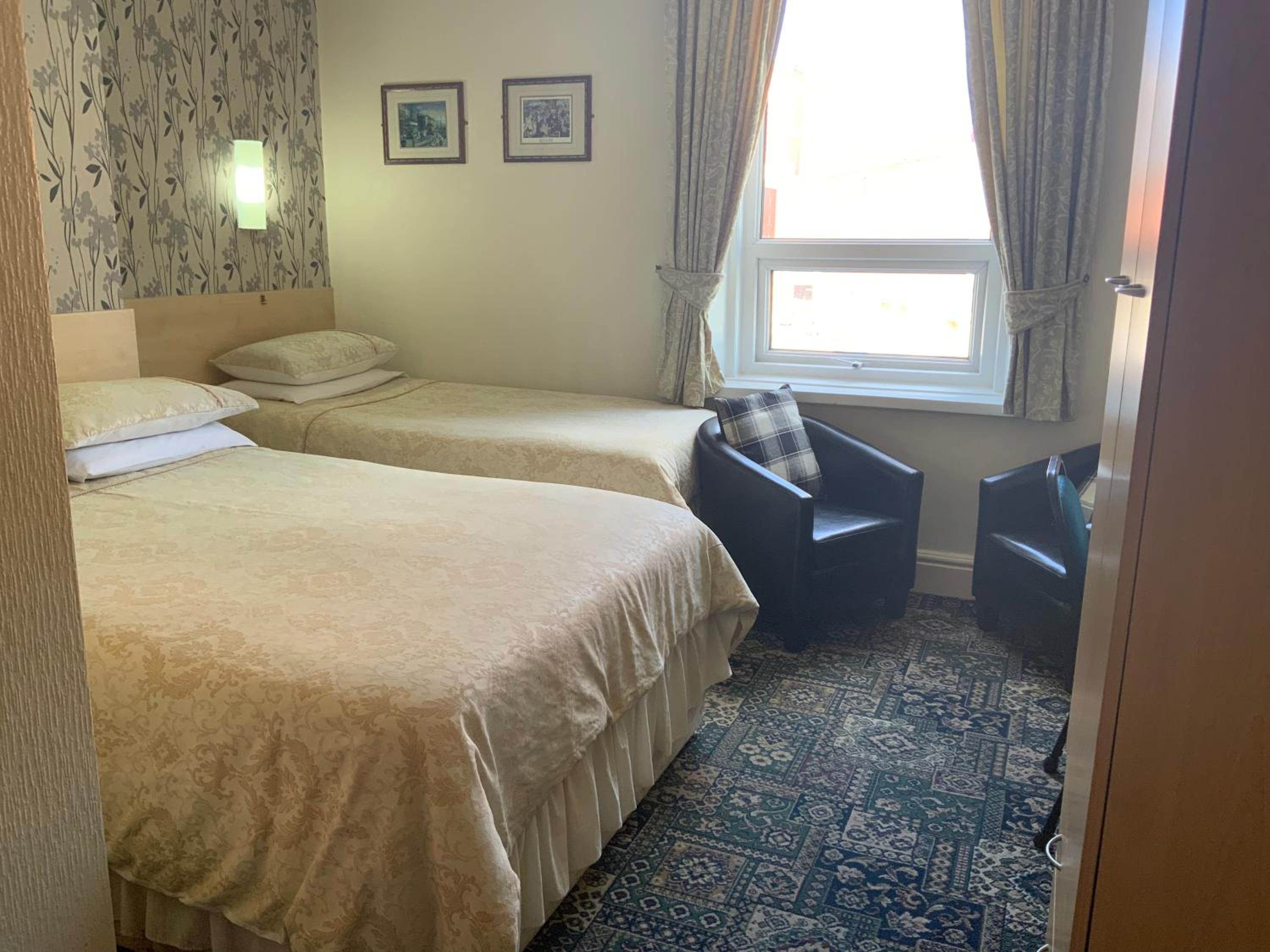 Double Room with Extra Bed - Photo 1