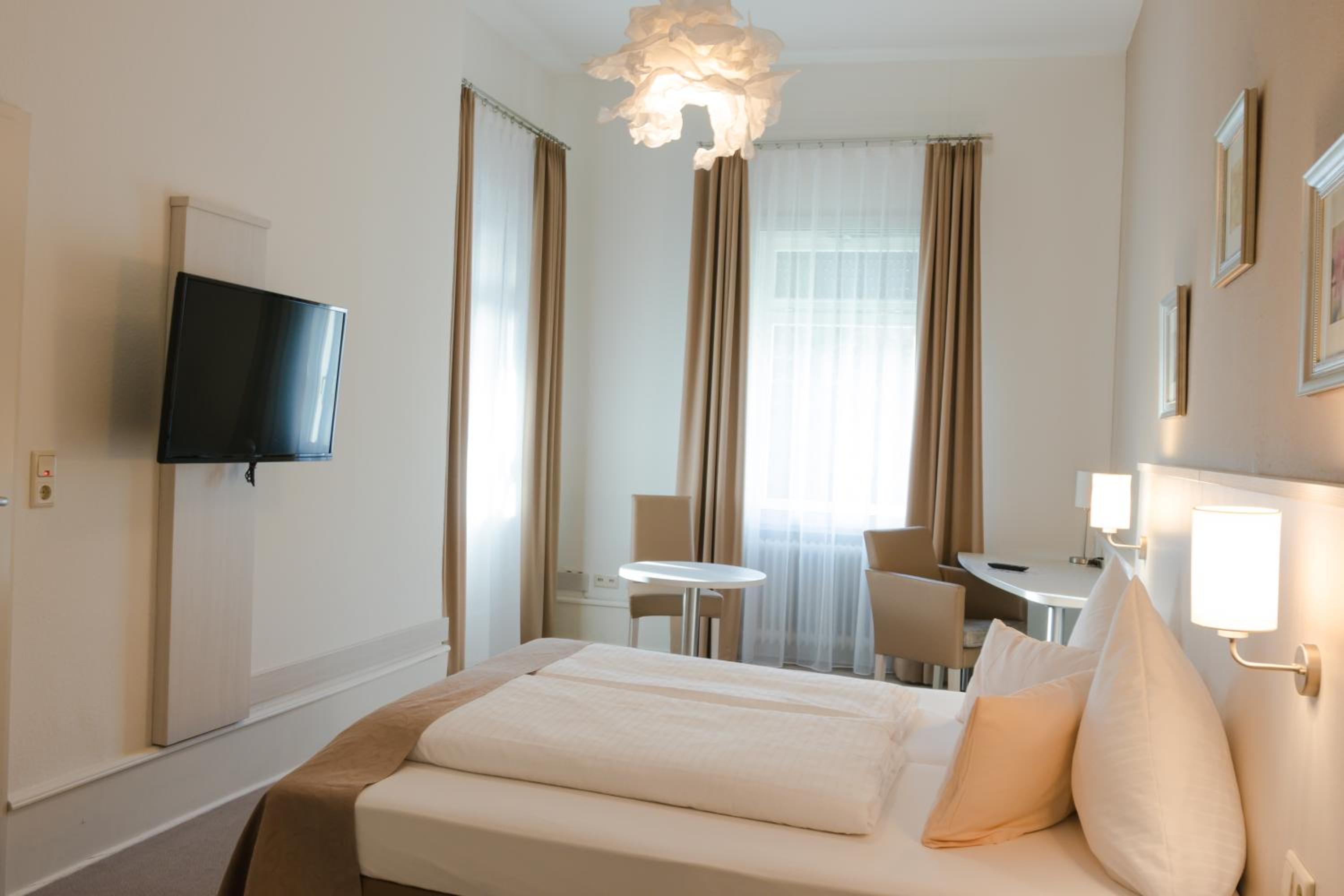 Double Room - Disability Access - Photo 1