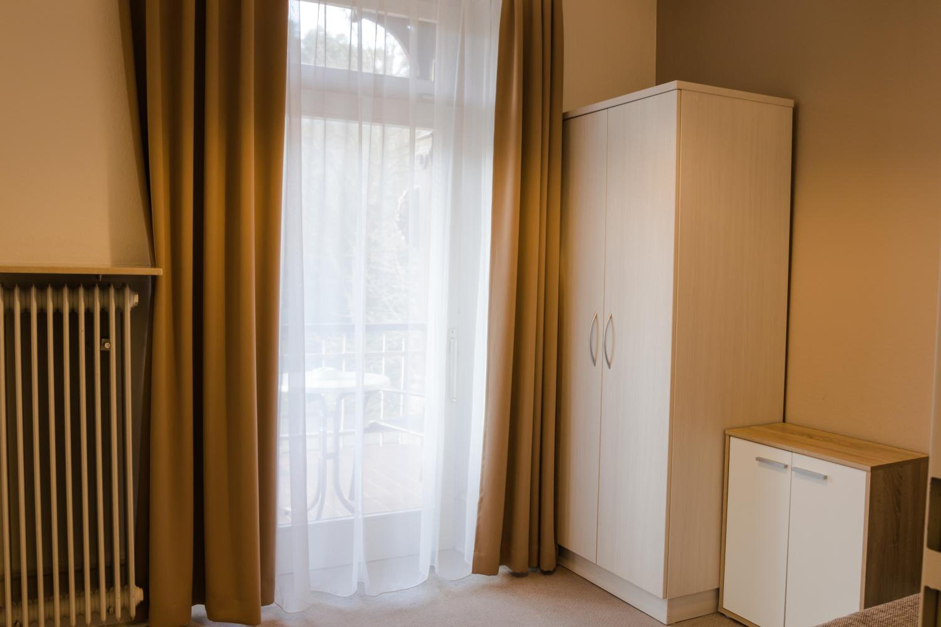 Standard Family Room - Photo 7