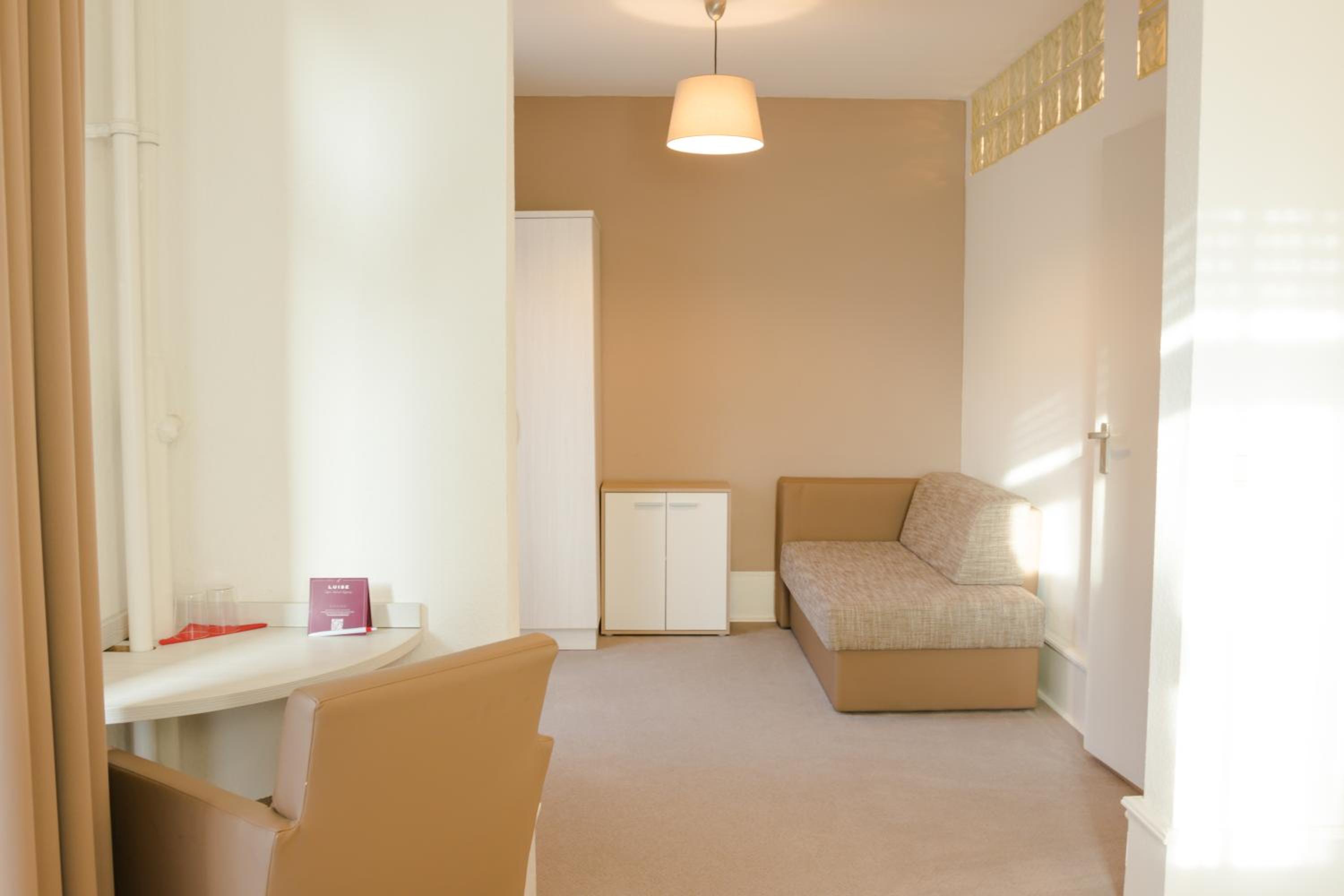 Standard Family Room - Photo 8