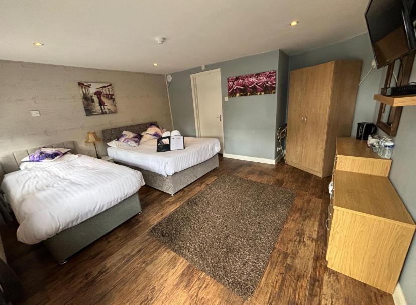 Triple Room with Private Bathroom