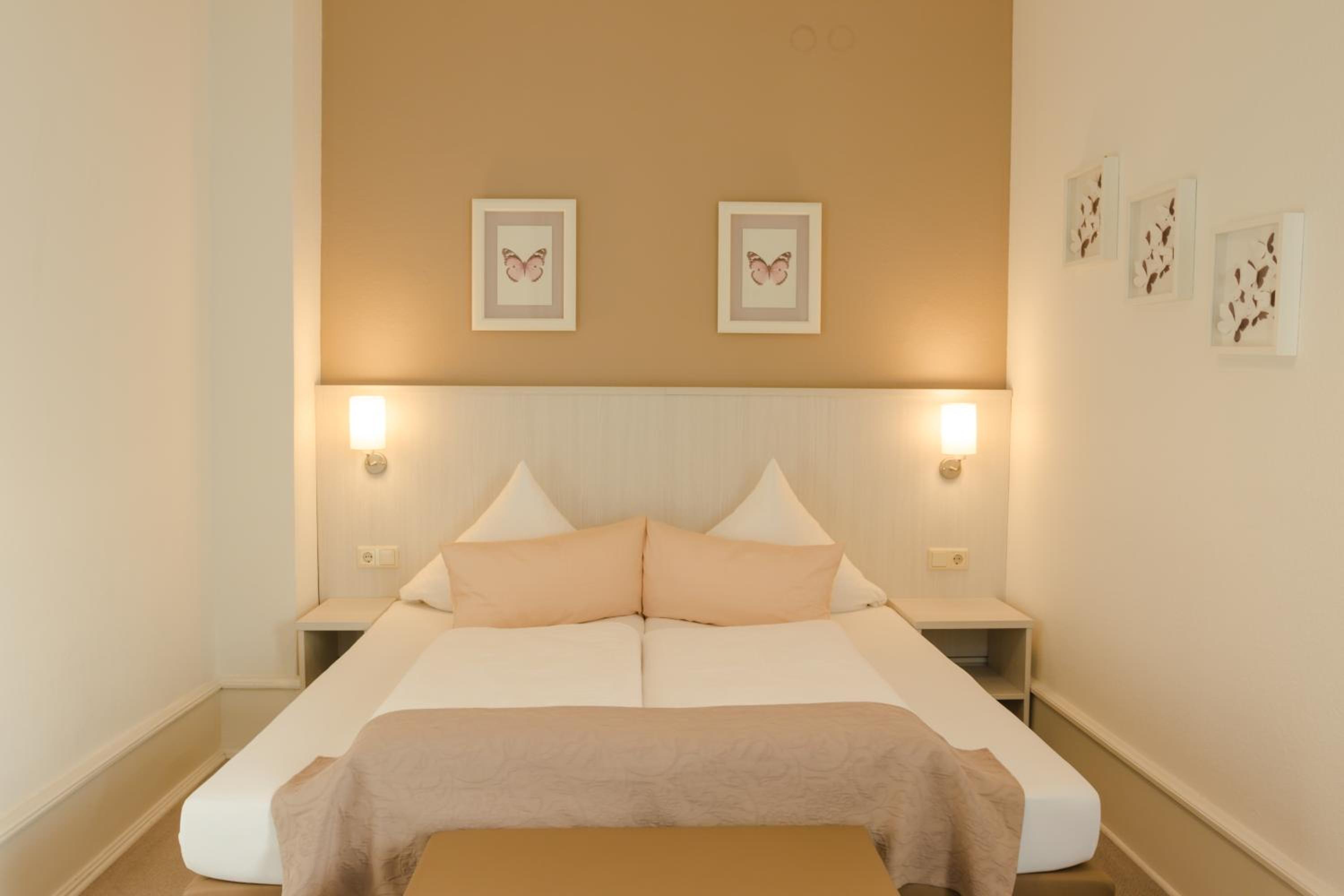 Double Room with Balcony - Photo 1