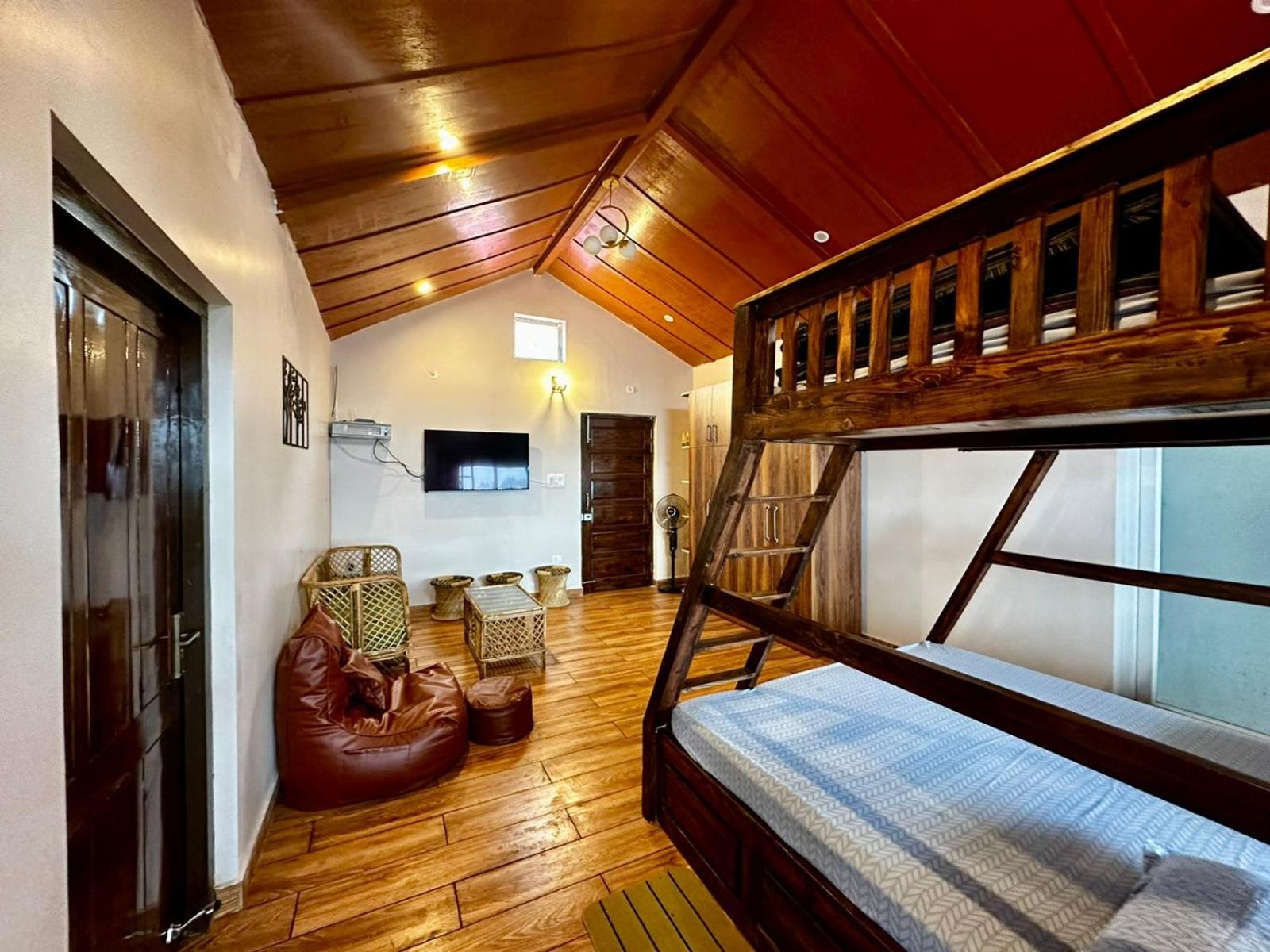 Three-Bedroom Villa photo 1