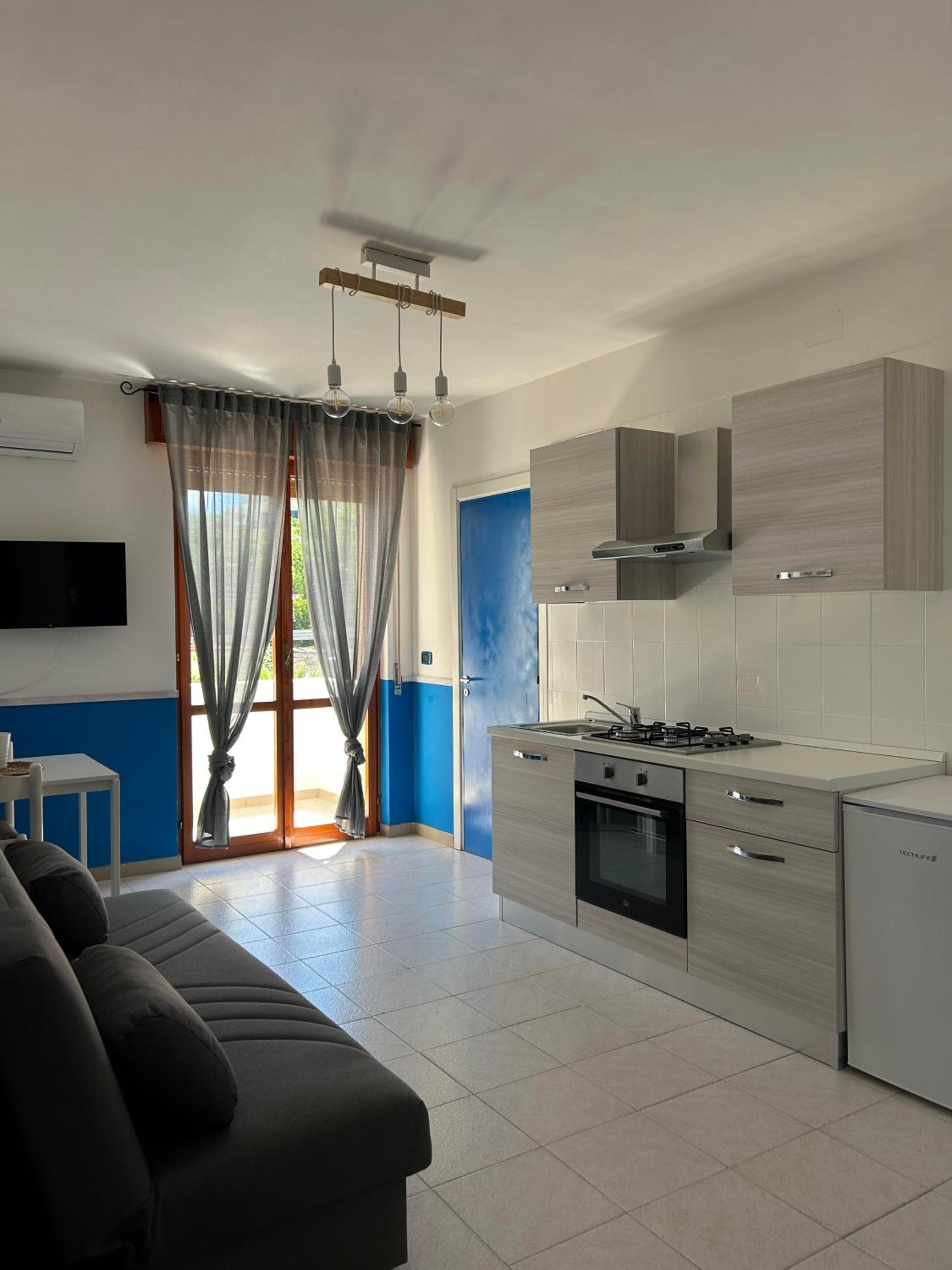 One-Bedroom Apartment with Balcony - Photo 4