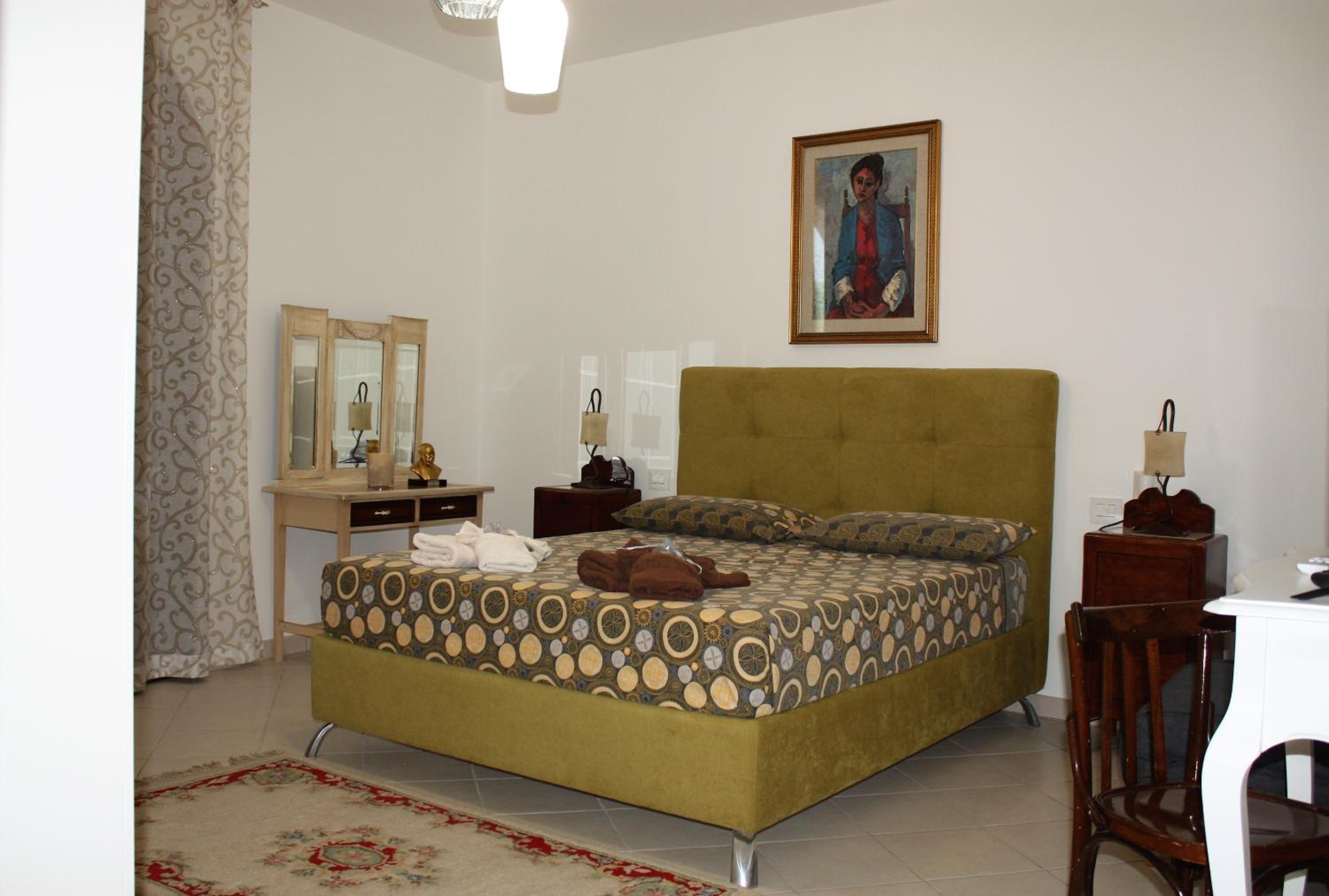 Large Double Room photo 1