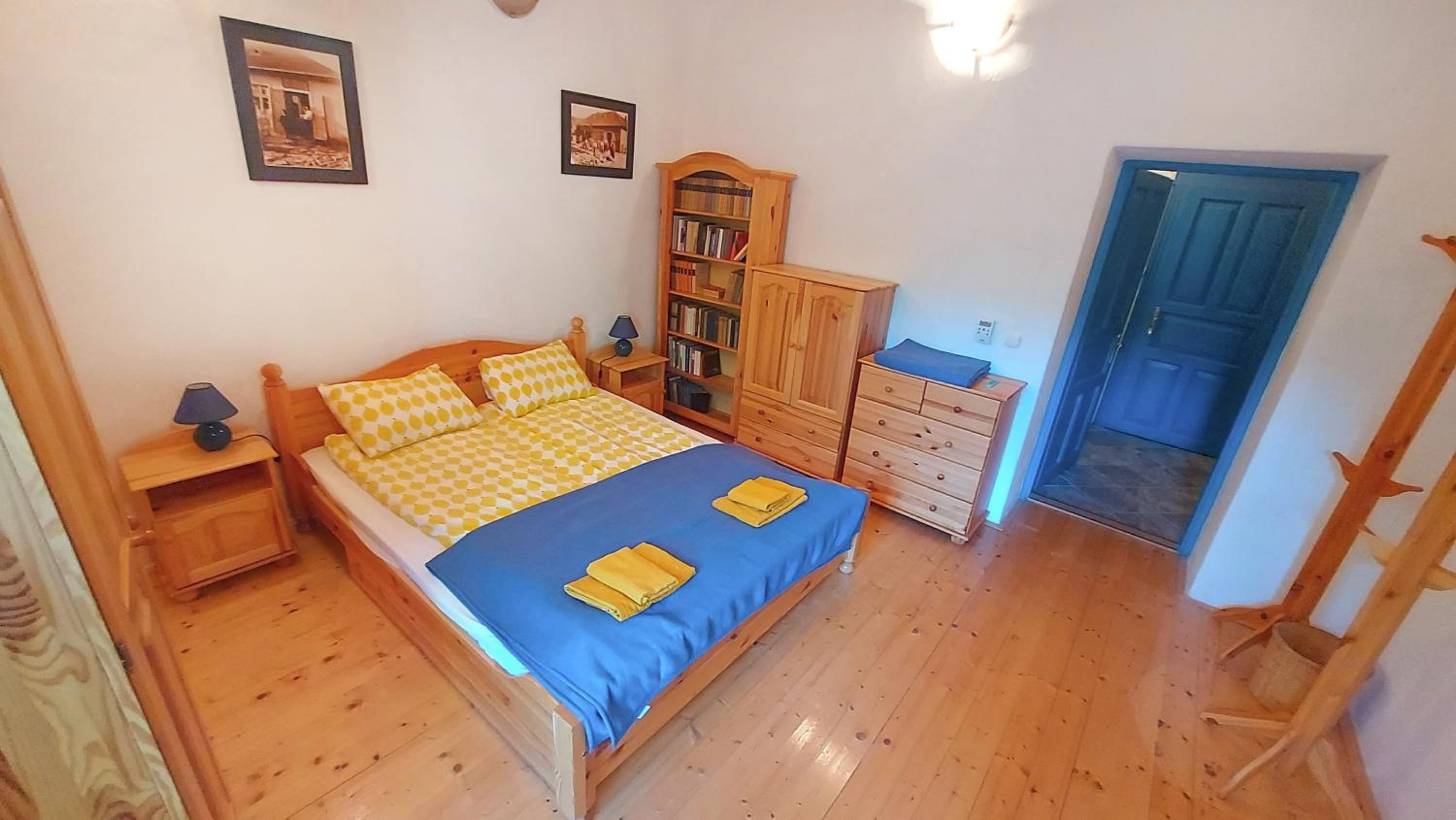 Five-Bedroom House photo 1