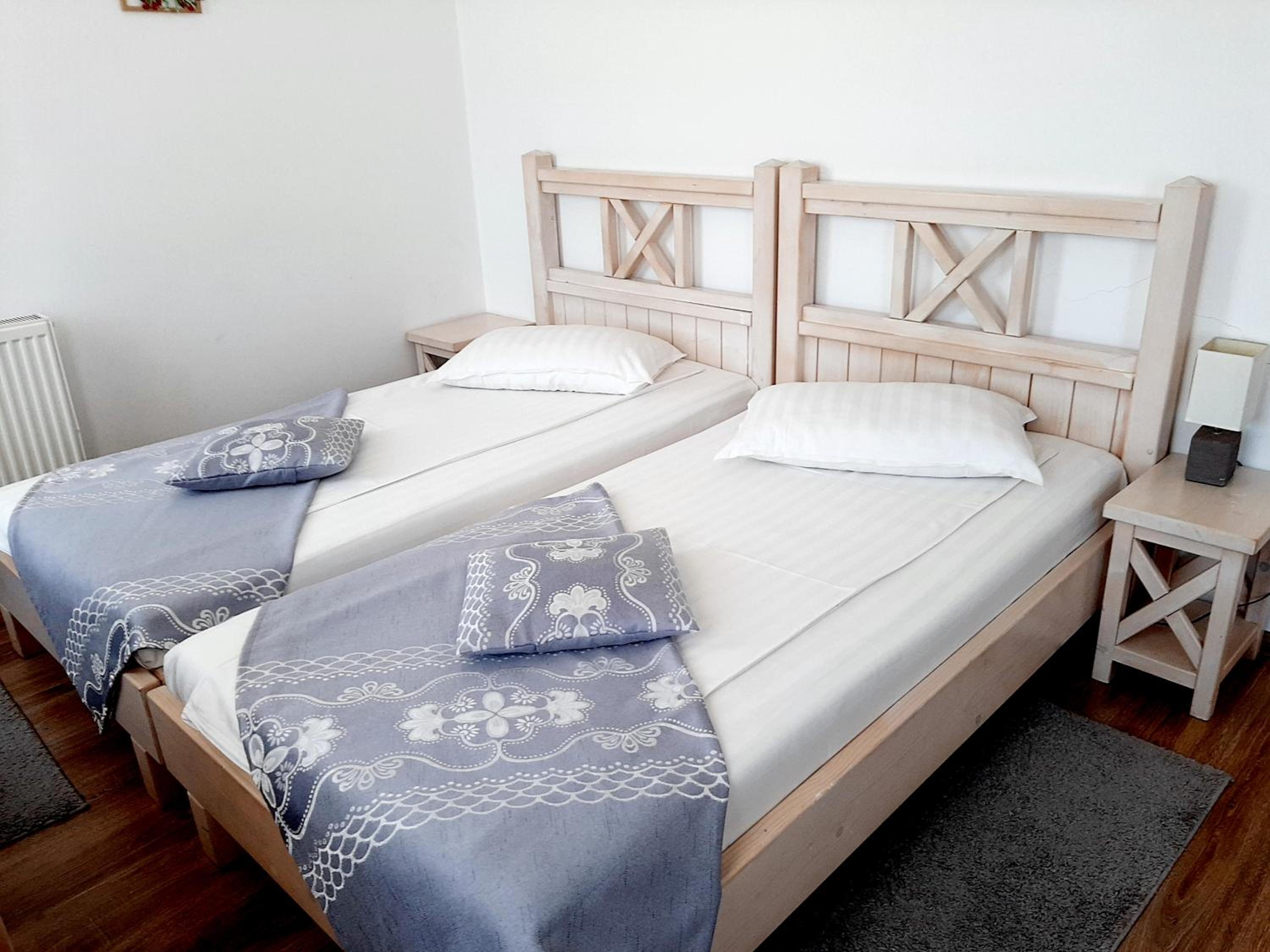 Double or Twin Room with Bathroom - Photo 1
