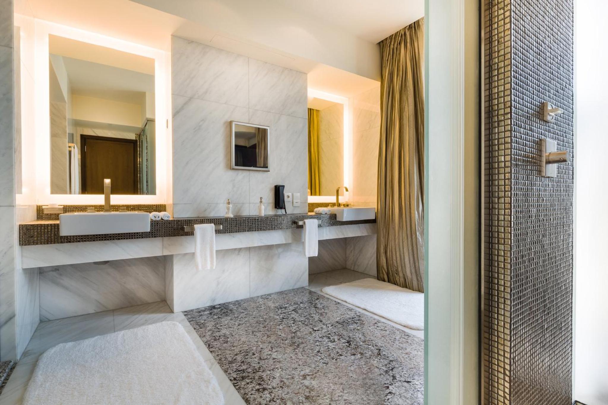 Landmark Suite