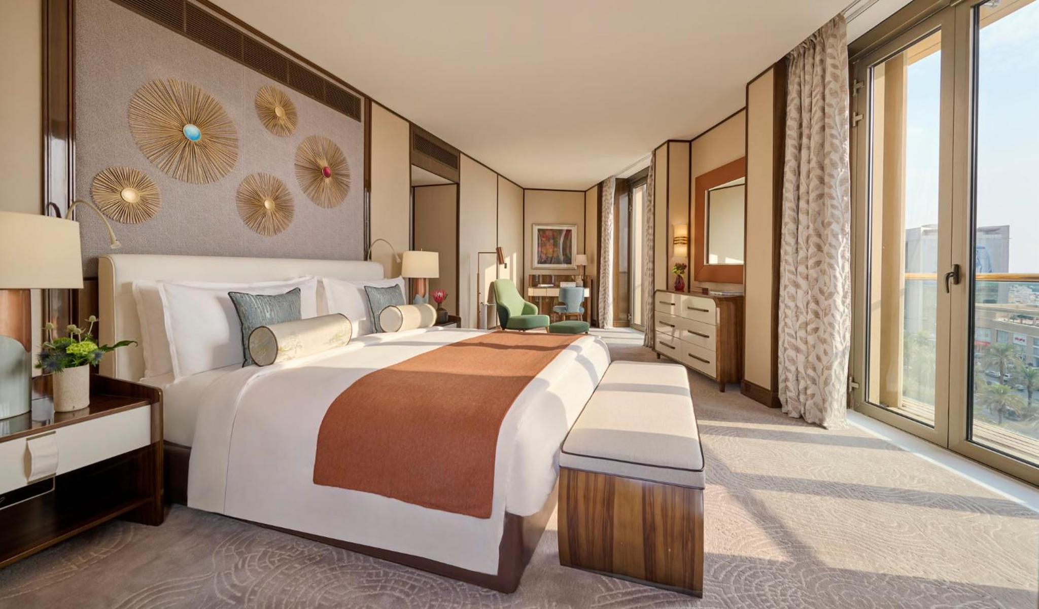 Executive Corner Suite
