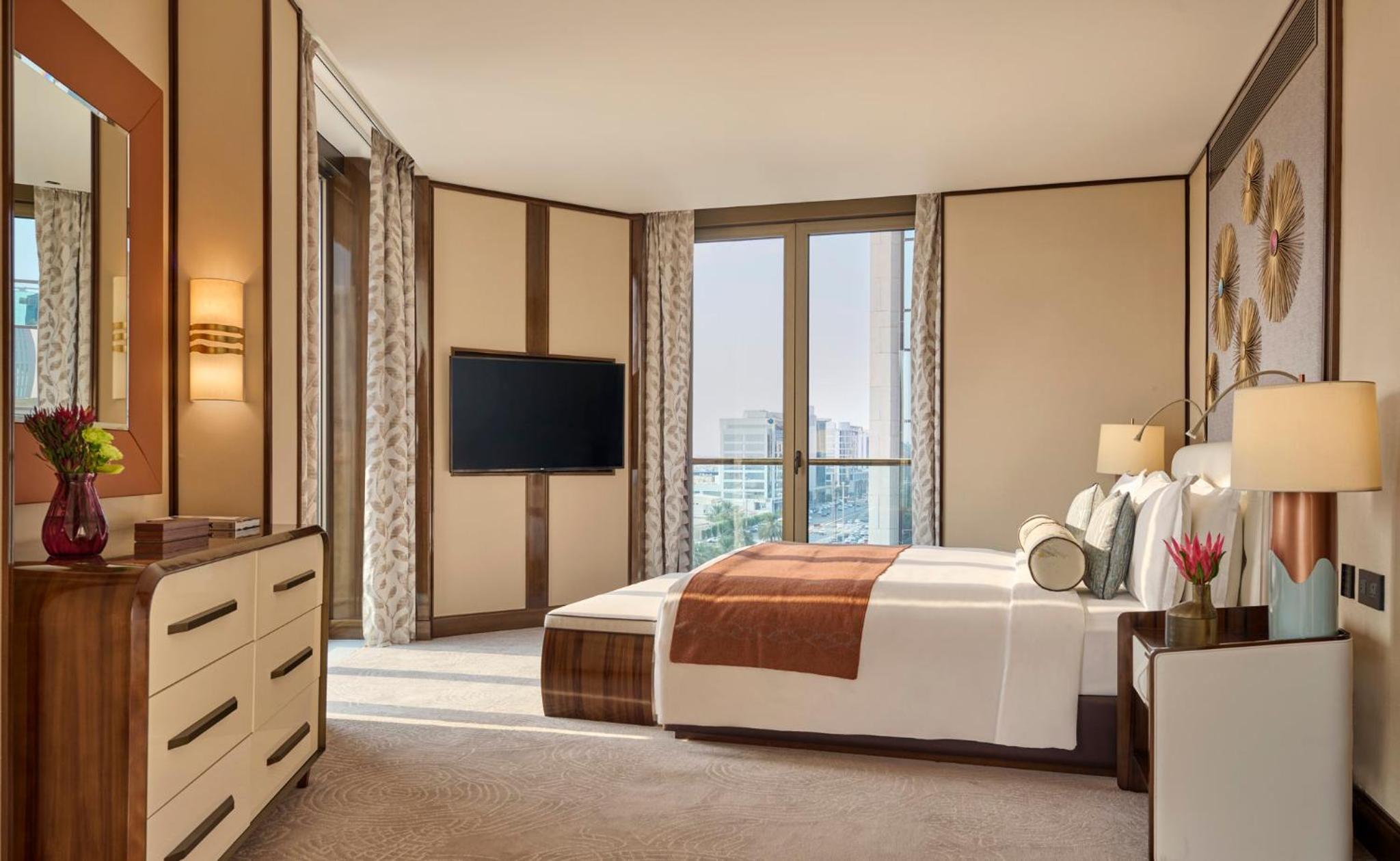Executive Corner Suite