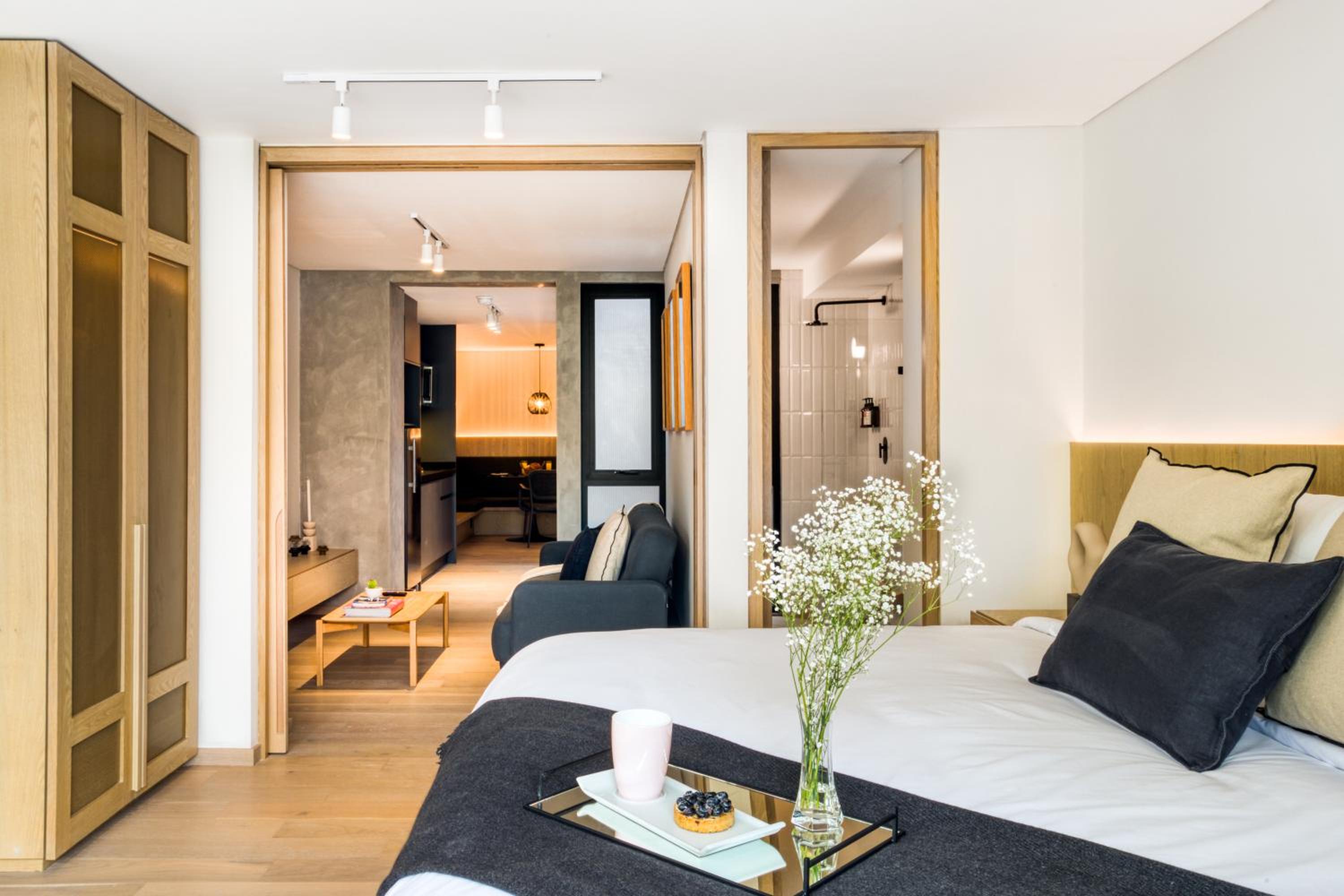 Apartment with Balcony - Photo 10