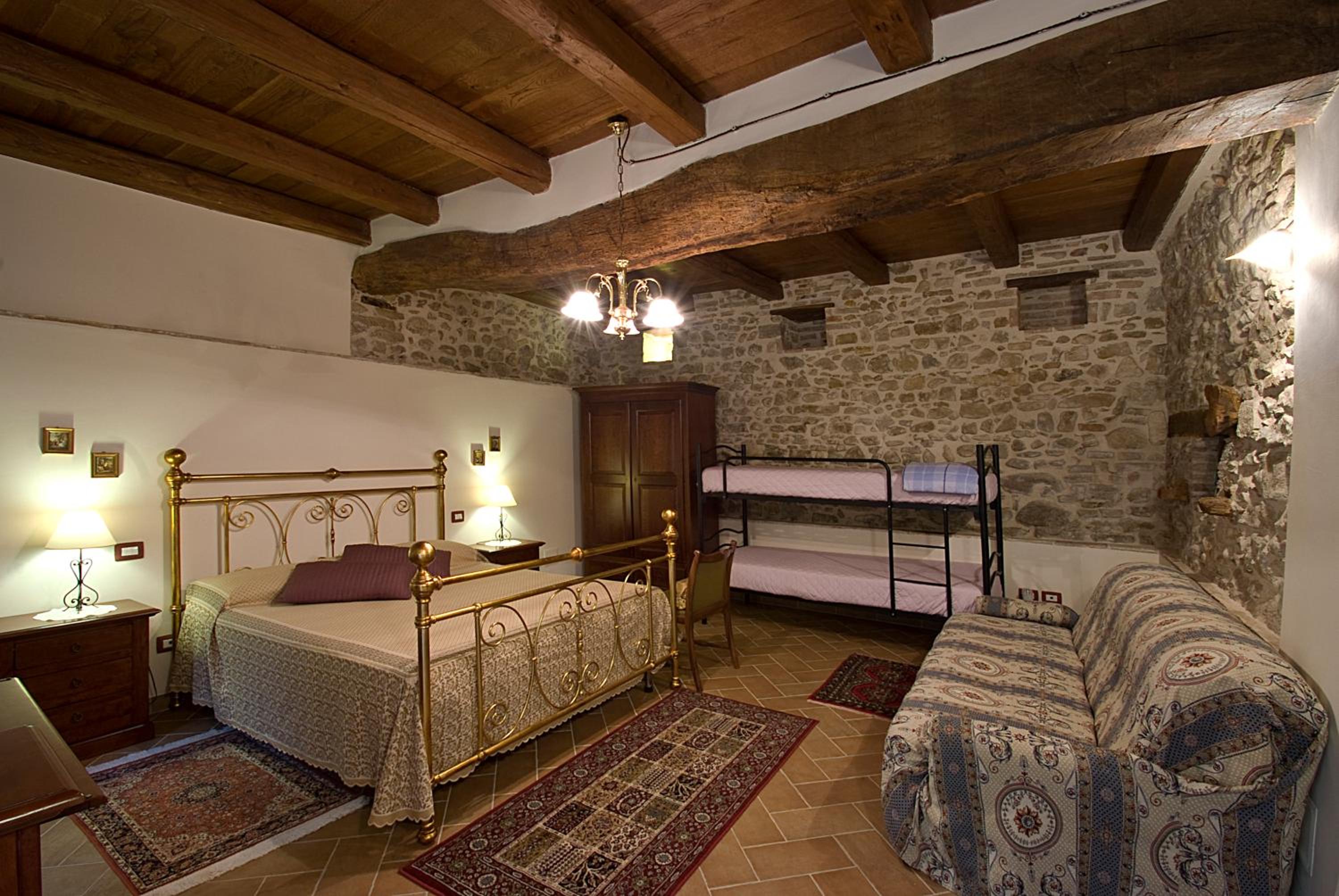 One-Bedroom Apartment and Balcony photo 1