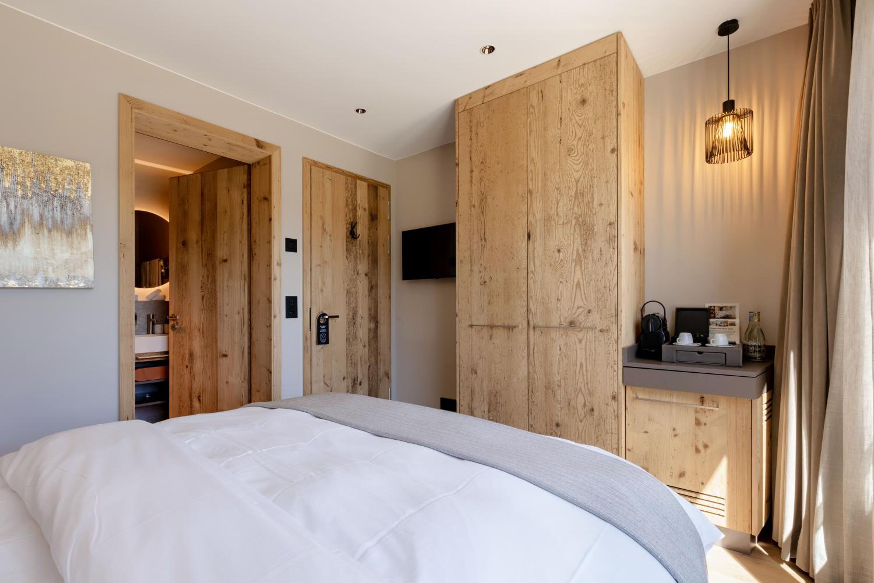 Lake View Single Room