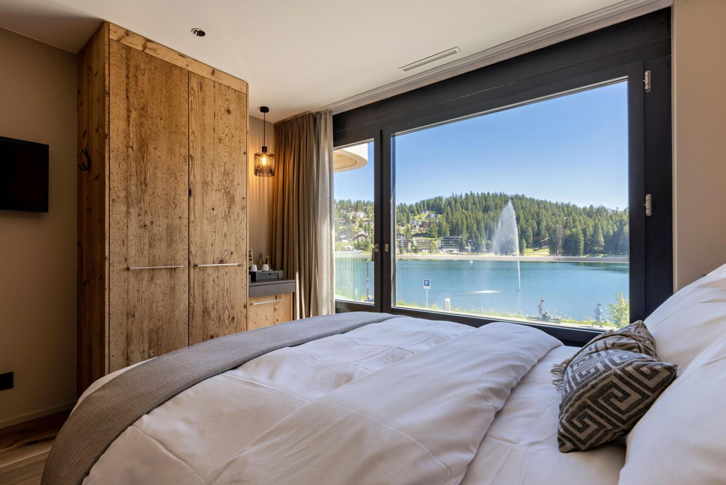Lake View Single Room