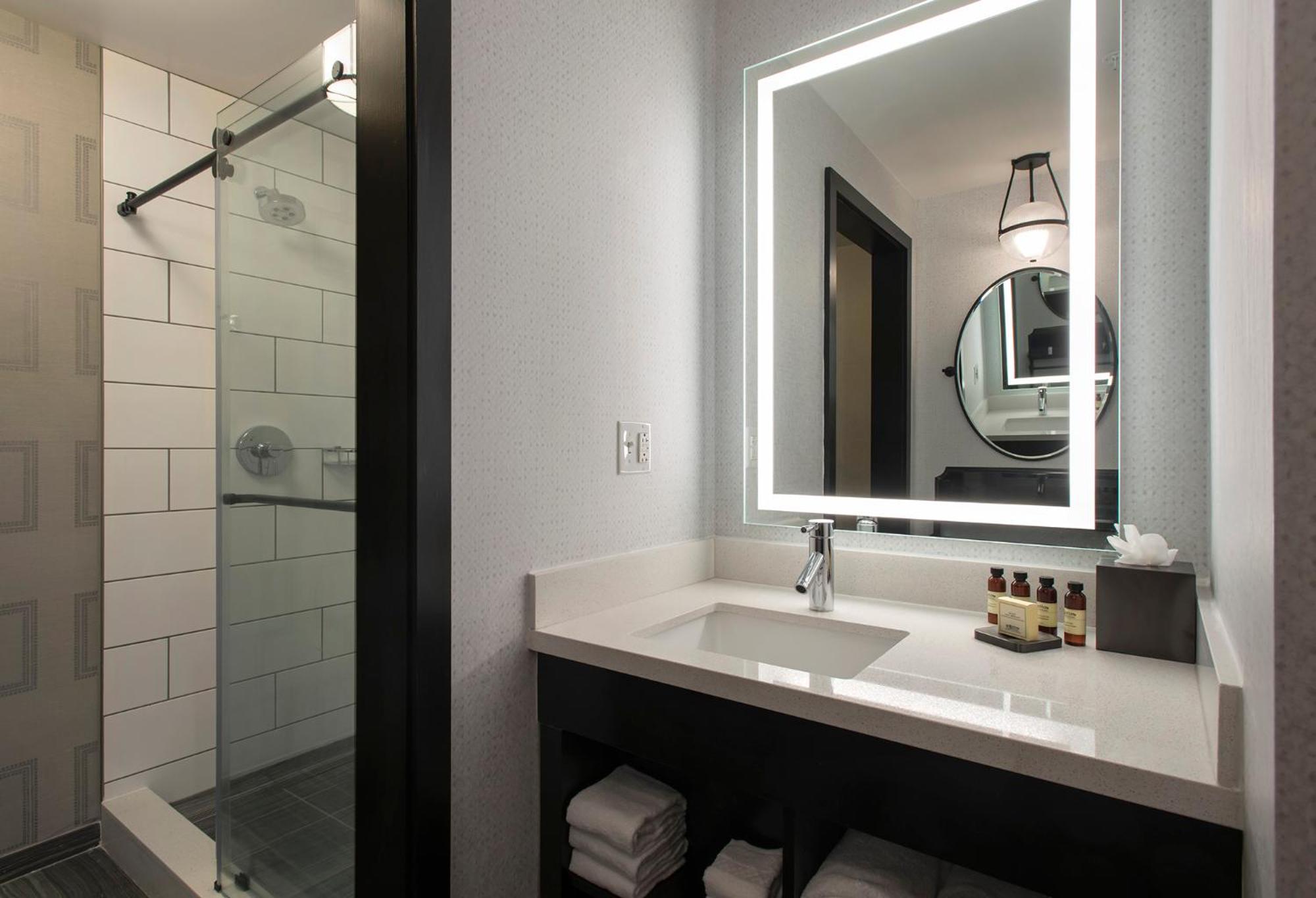 Signature King Guest Room - Photo 5
