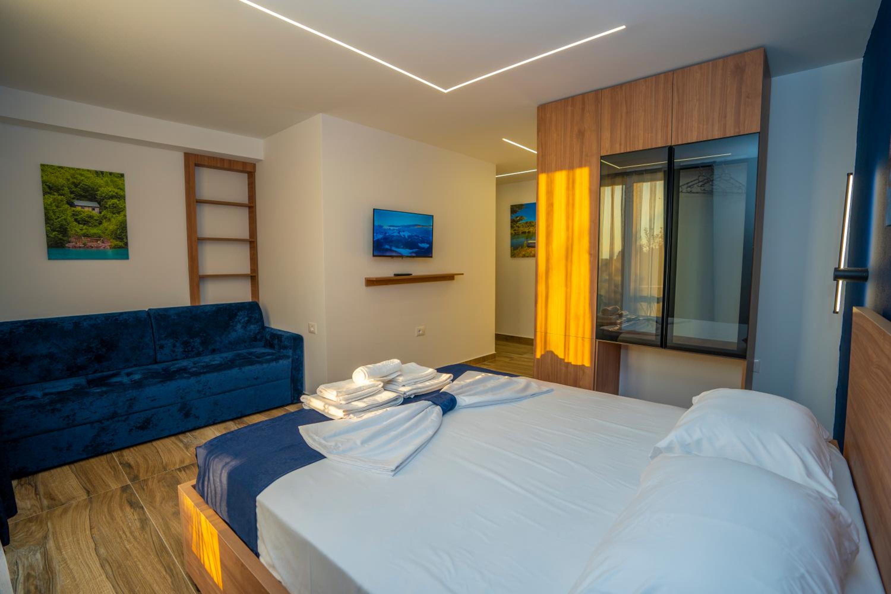 Quadruple Room with Lake View