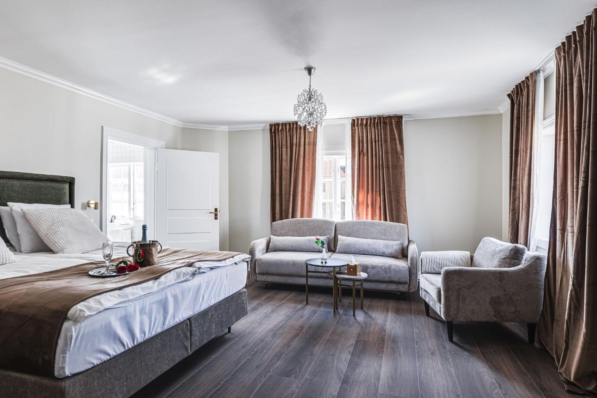 Deluxe Suite