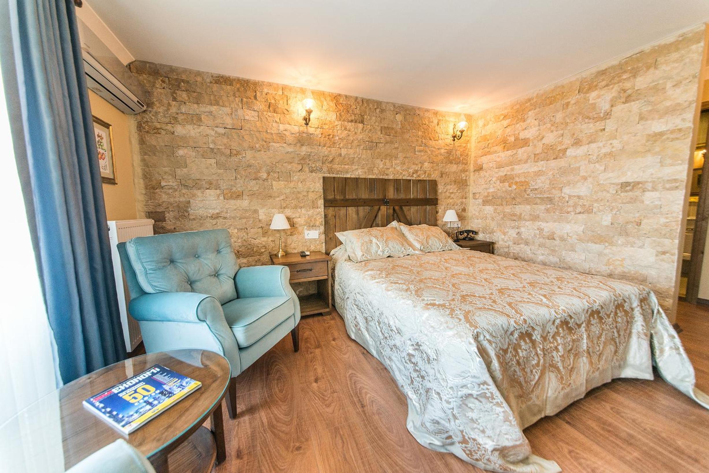 Junior Suite with Balcony - Photo 6