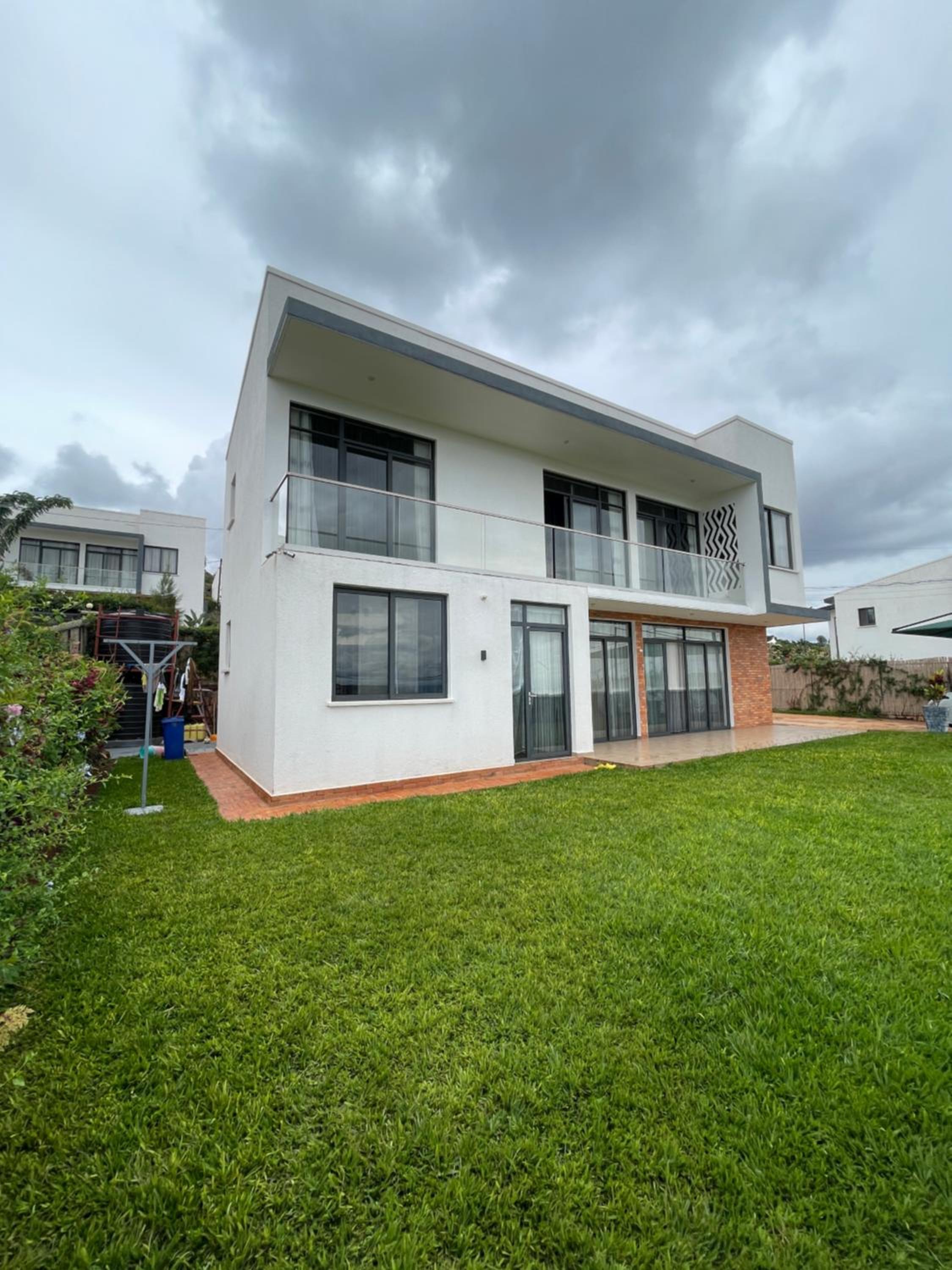Three-Bedroom Villa photo 1