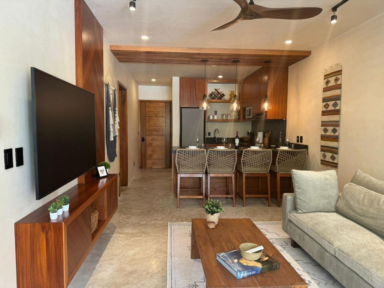 Two-Bedroom Deluxe Apartment with Balcony